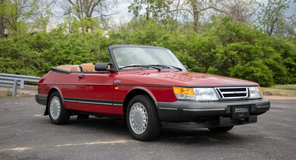  This 246-Mile Saab 900 Turbo Convertible Just Sold For More Than A 2023 Corvette Z06