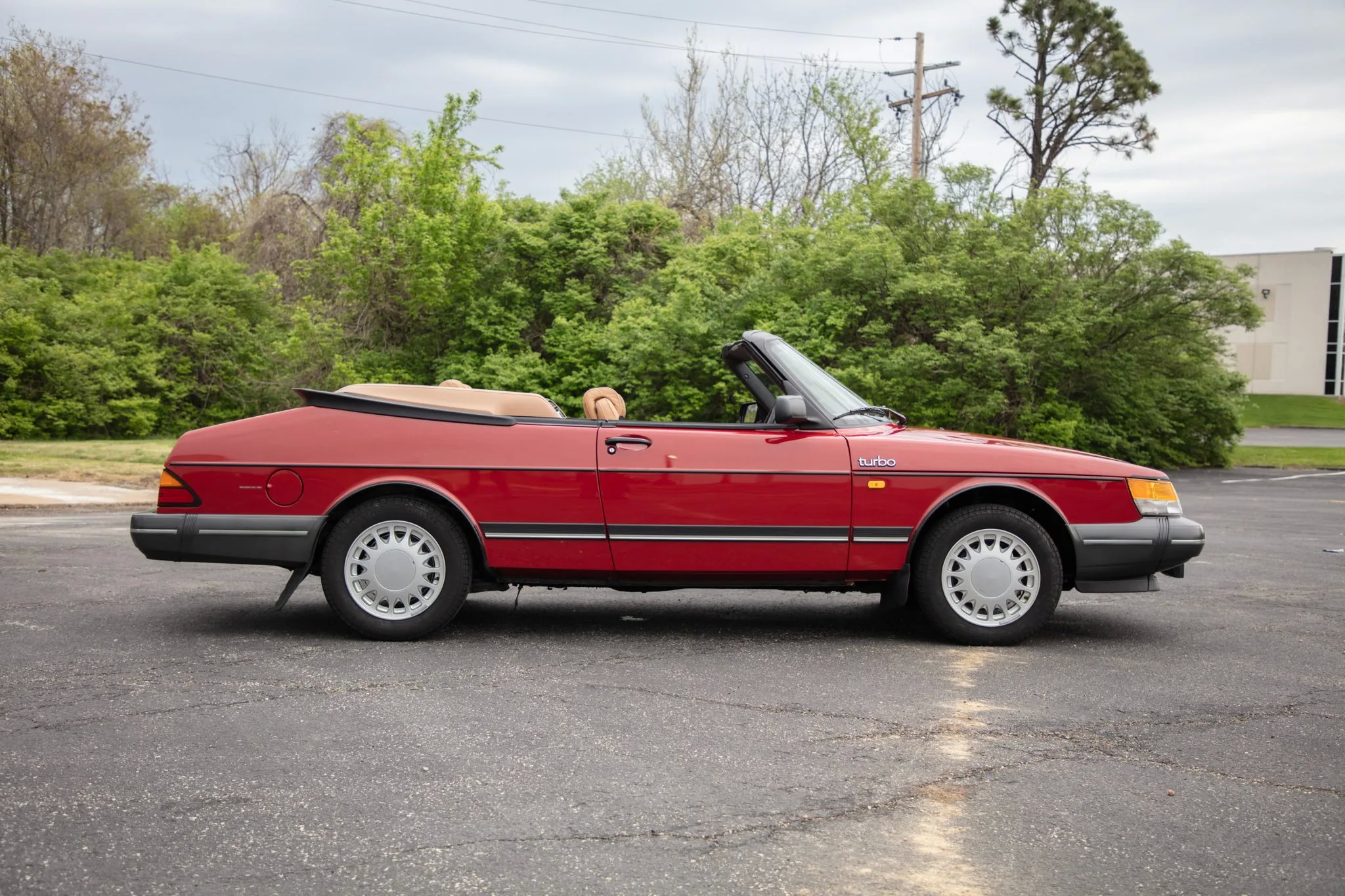 This 246-Mile Saab 900 Turbo Convertible Just Sold For More Than A 2023 Corvette Z06