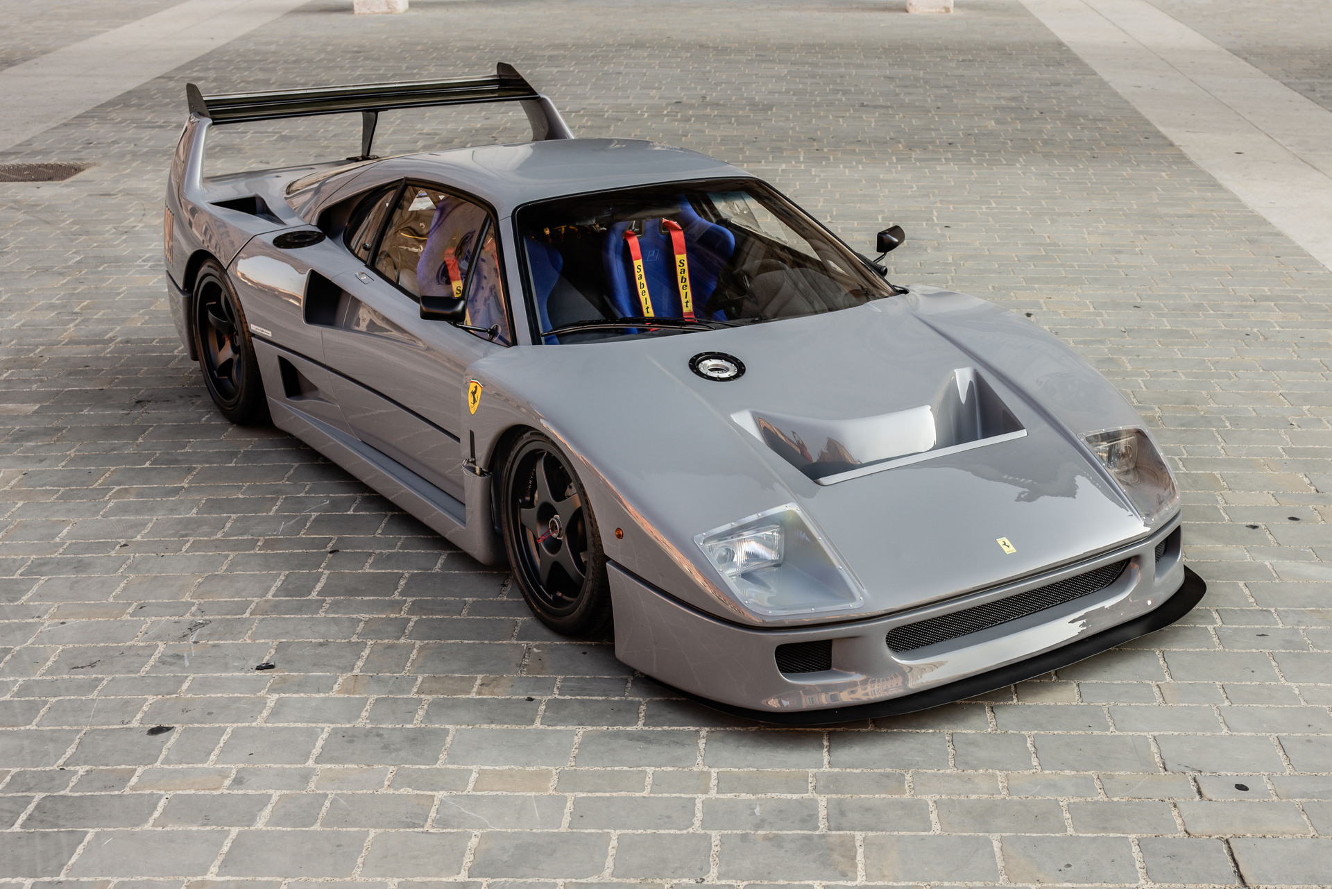 Jaw-Dropping Ferrari F40 In Grigio Nardo With Around 1,000 HP Goes Under The Hammer