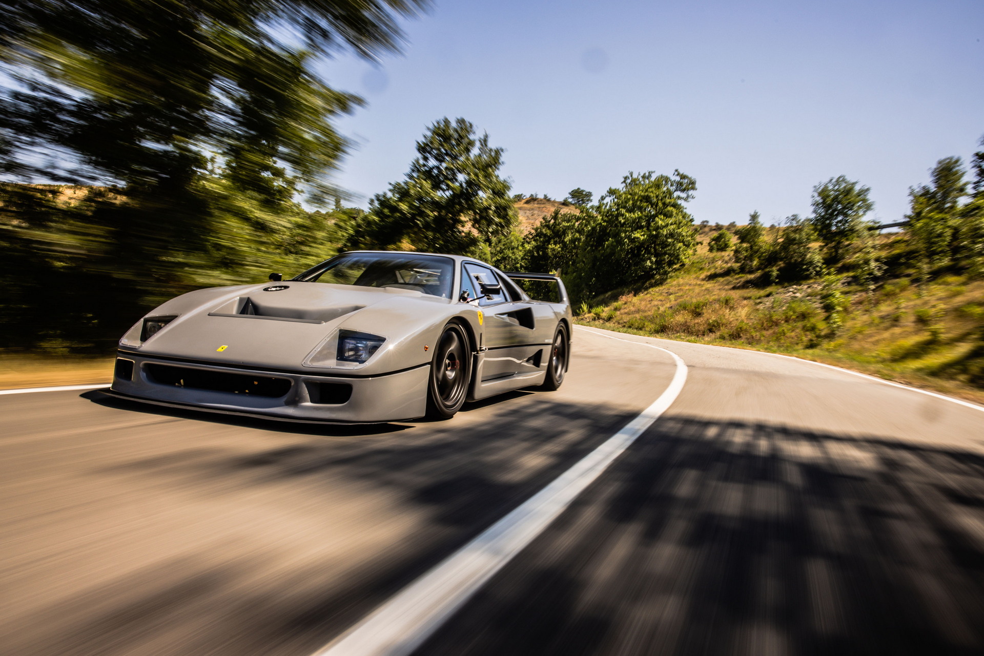 Jaw-Dropping Ferrari F40 In Grigio Nardo With Around 1,000 HP Goes Under The Hammer