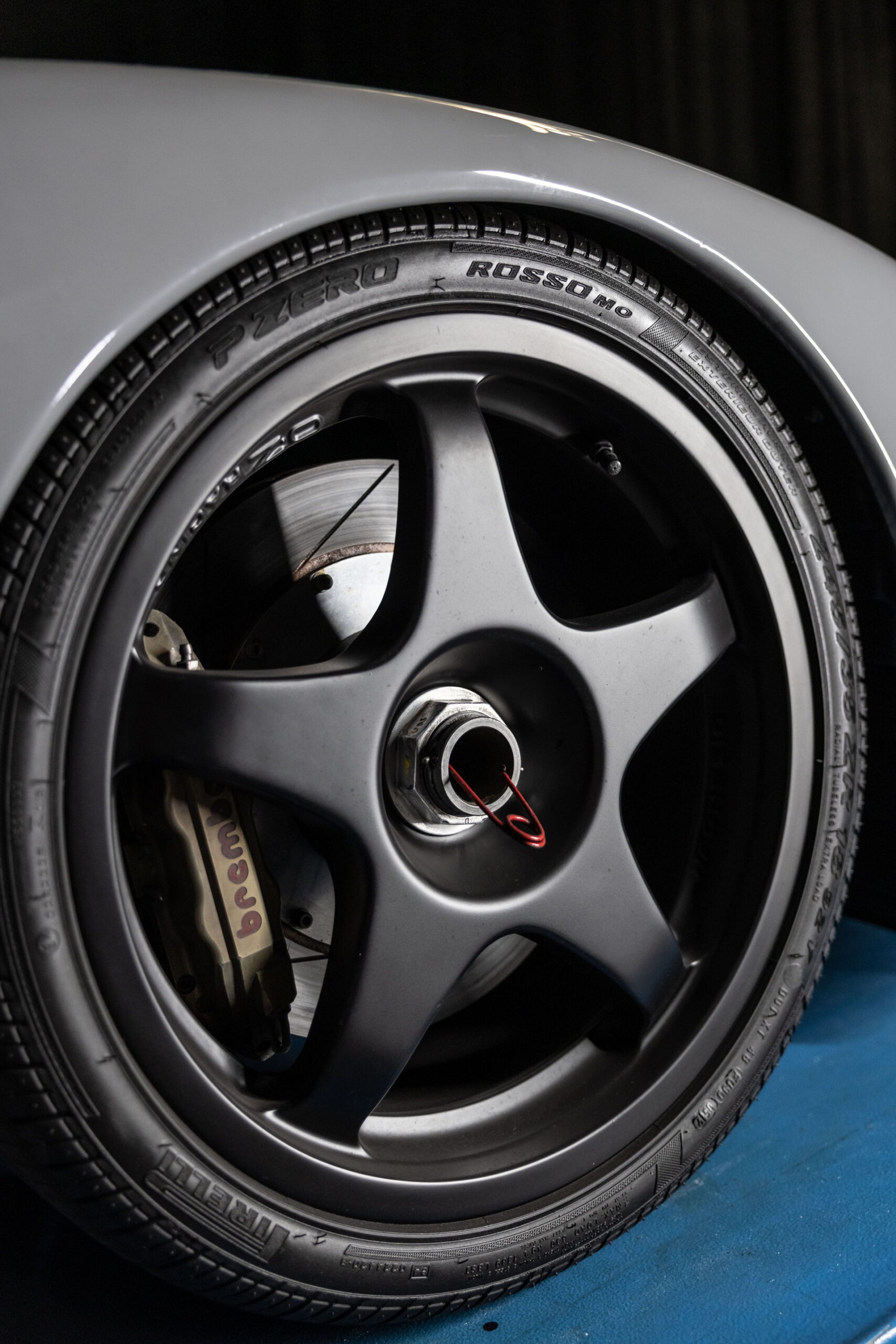 Jaw-Dropping Ferrari F40 In Grigio Nardo With Around 1,000 HP Goes Under The Hammer