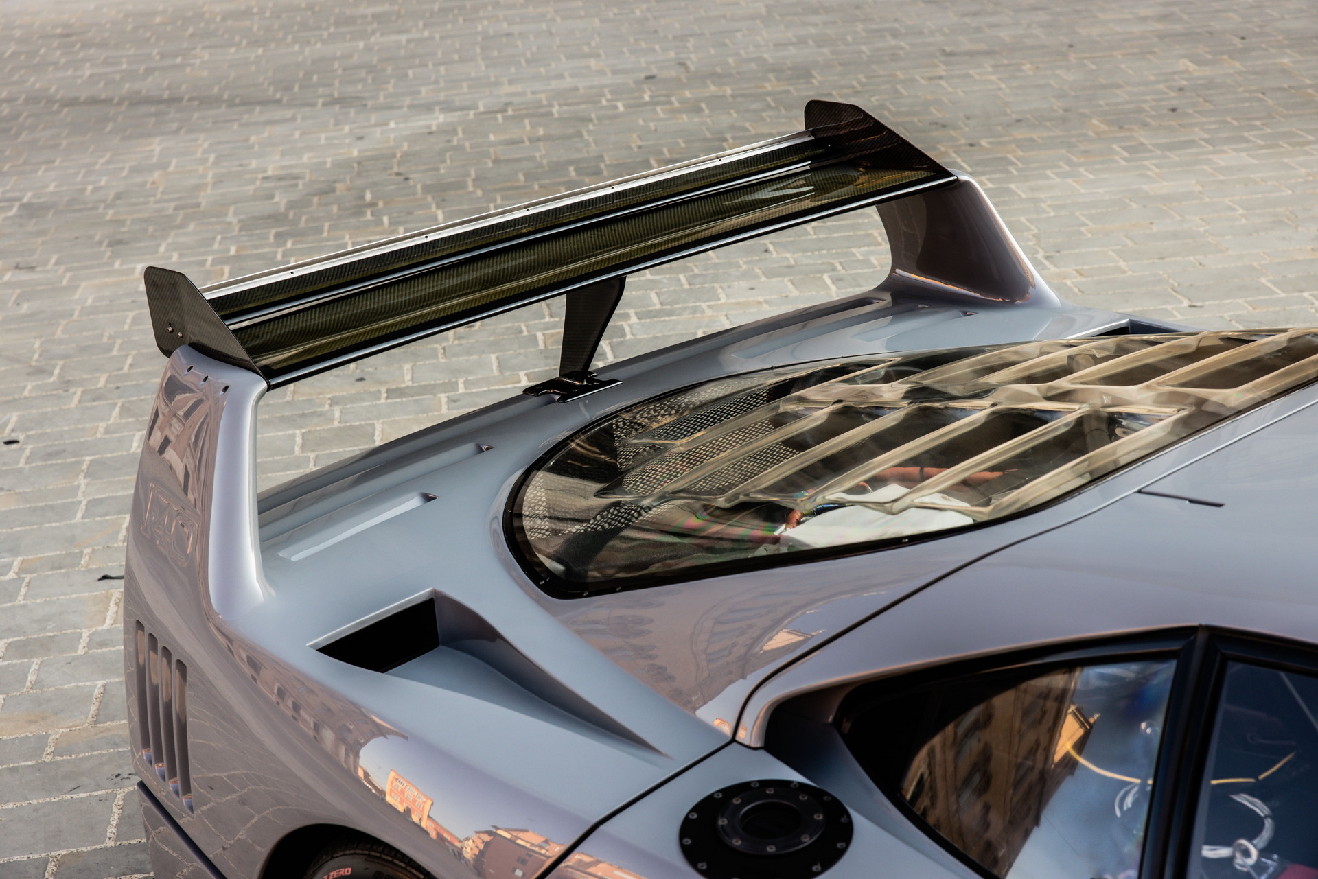 Jaw-Dropping Ferrari F40 In Grigio Nardo With Around 1,000 HP Goes Under The Hammer