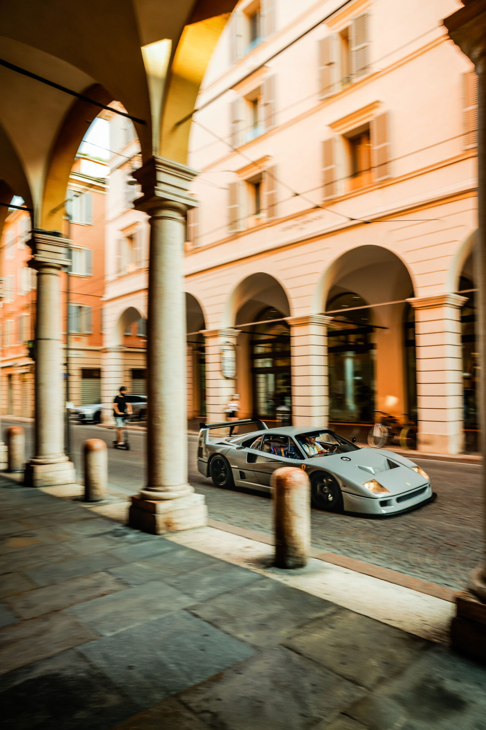 Jaw-Dropping Ferrari F40 In Grigio Nardo With Around 1,000 HP Goes Under The Hammer