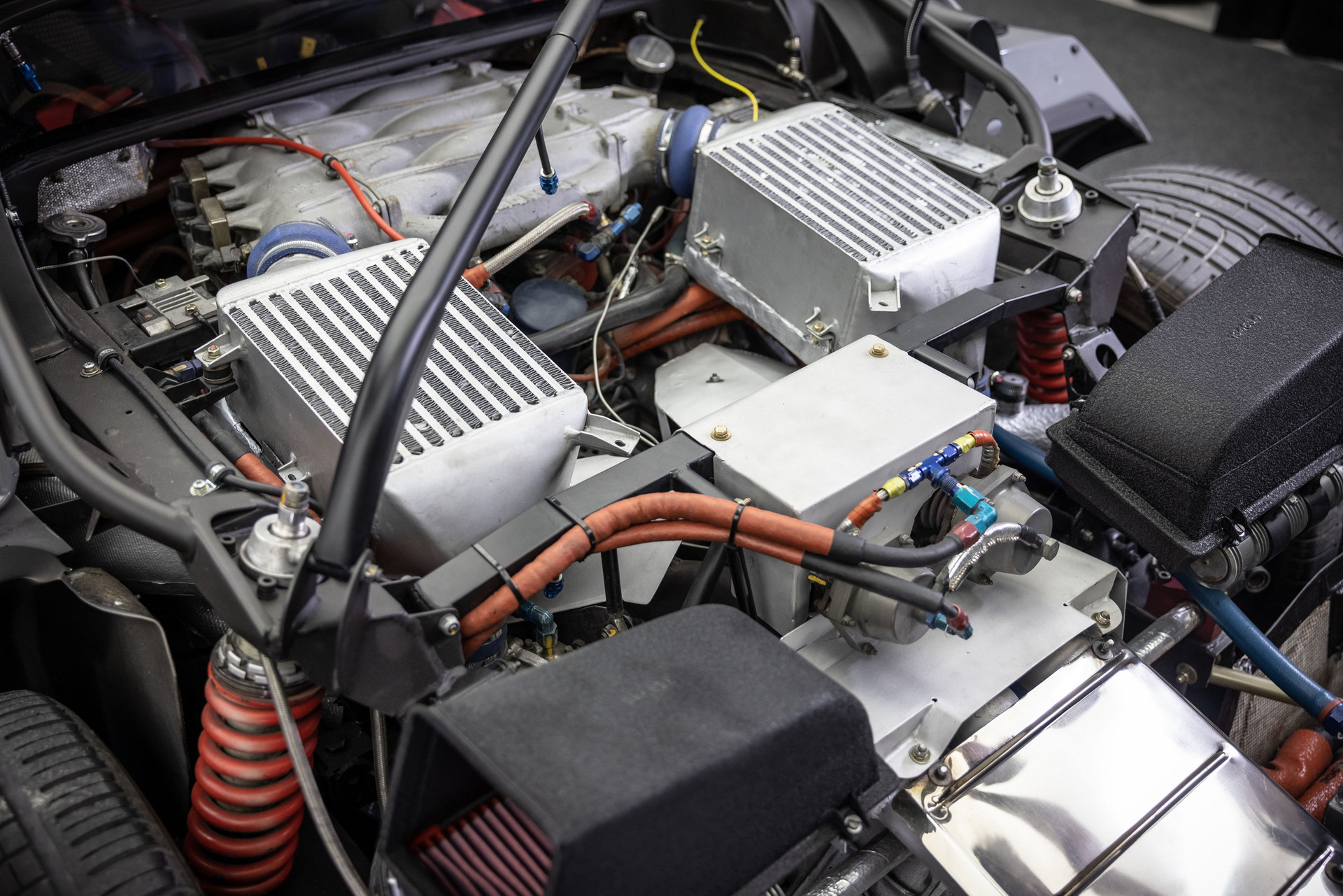 Jaw-Dropping Ferrari F40 In Grigio Nardo With Around 1,000 HP Goes Under The Hammer