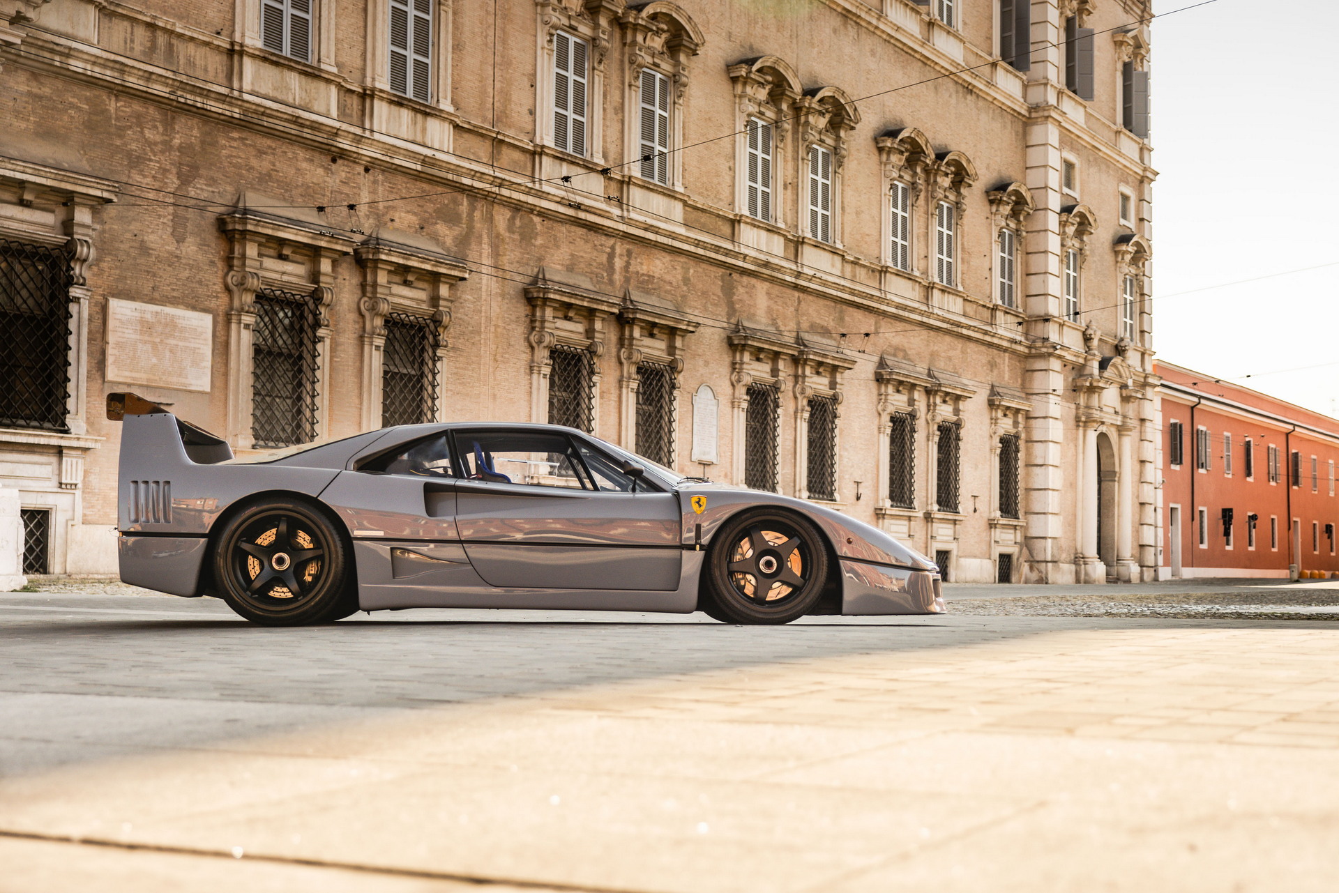 Jaw-Dropping Ferrari F40 In Grigio Nardo With Around 1,000 HP Goes Under The Hammer