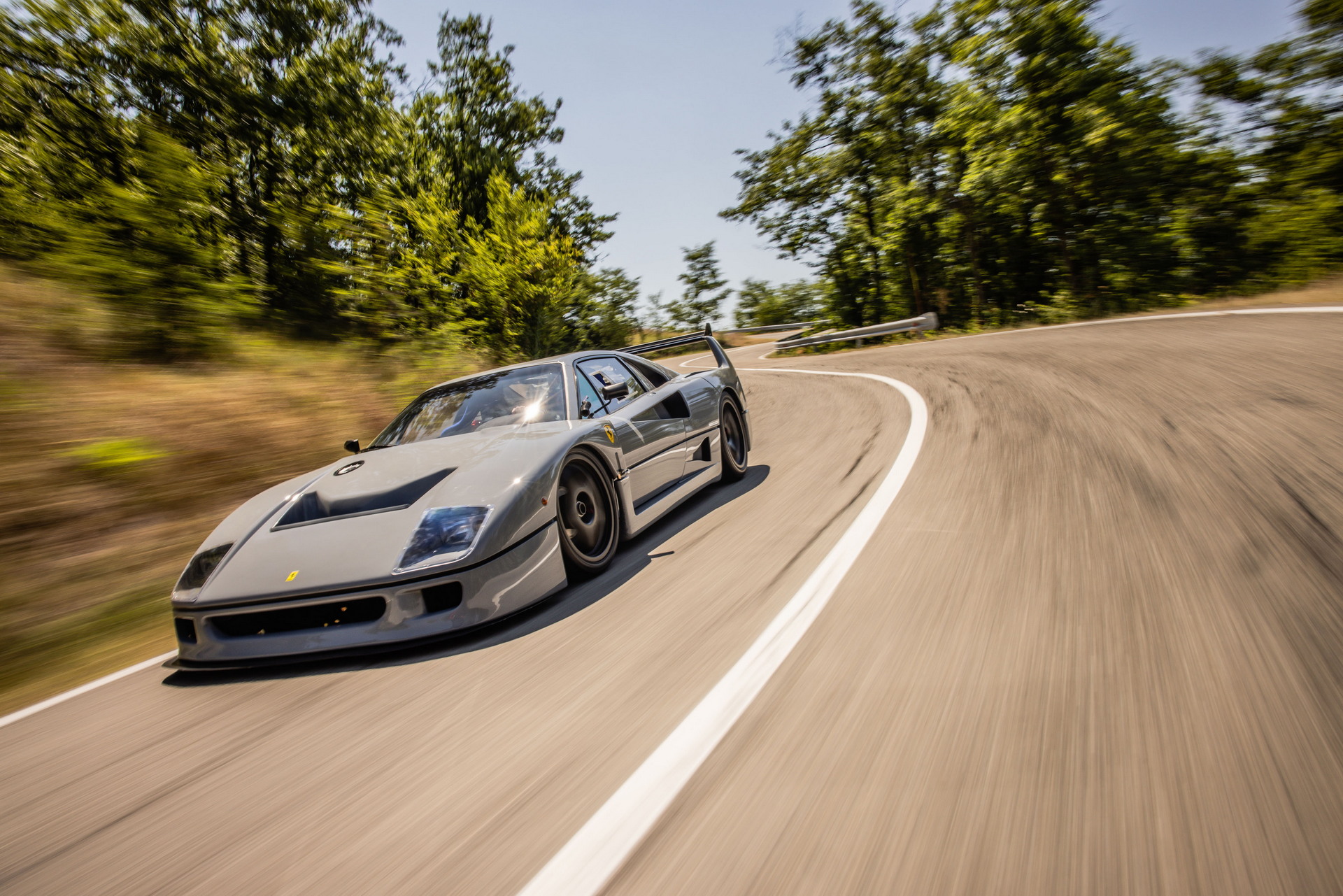 Jaw-Dropping Ferrari F40 In Grigio Nardo With Around 1,000 HP Goes Under The Hammer