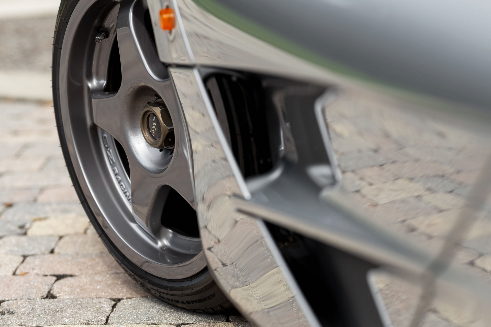 Gorgeous McLaren F1 With High-Downforce Kit And One-Off Headlights Hits The Auction Block