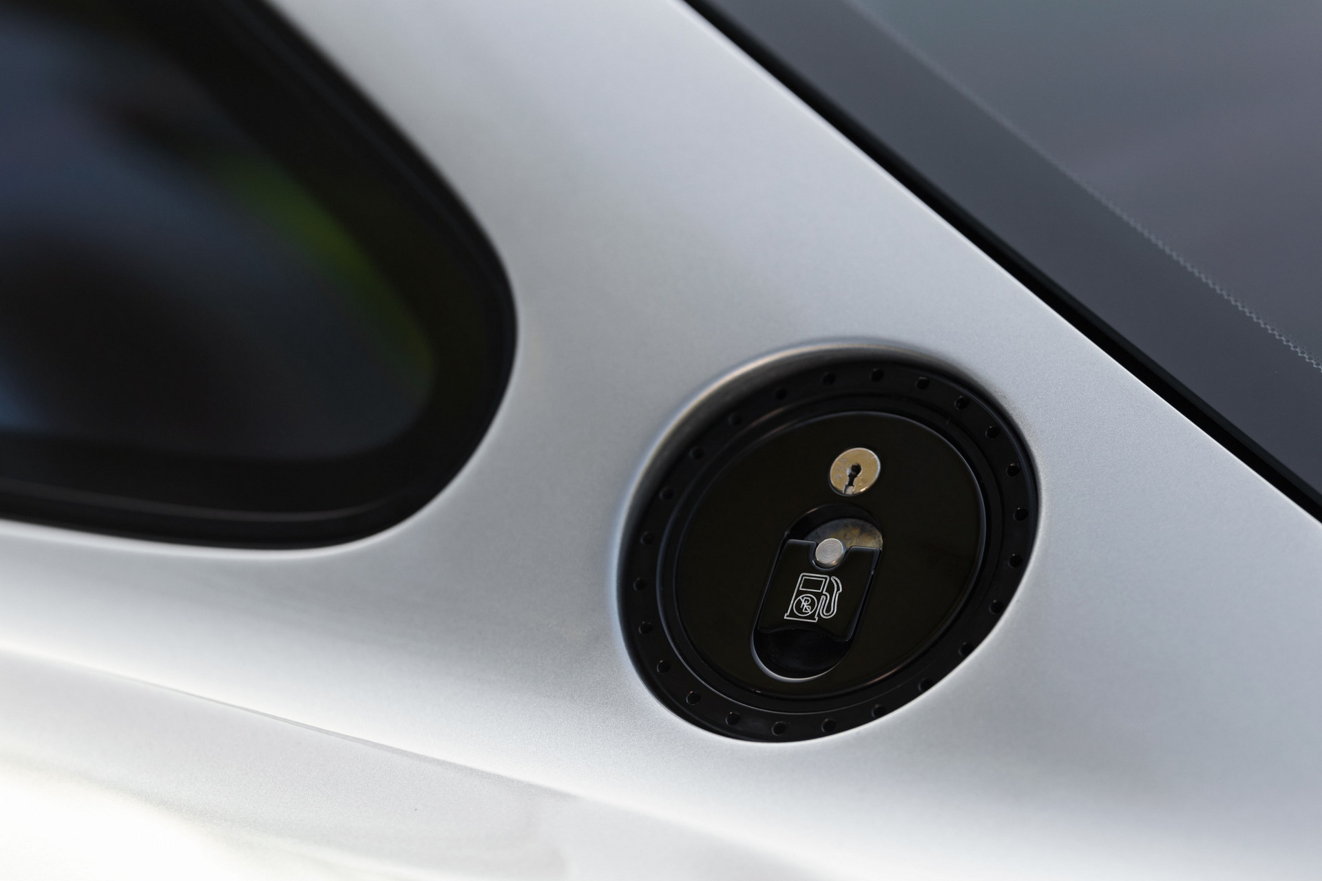 Gorgeous McLaren F1 With High-Downforce Kit And One-Off Headlights Hits The Auction Block