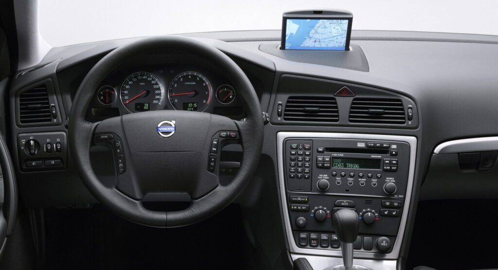 Physical Buttons Much Easier To Use Than Infotainment Screens, Study Finds