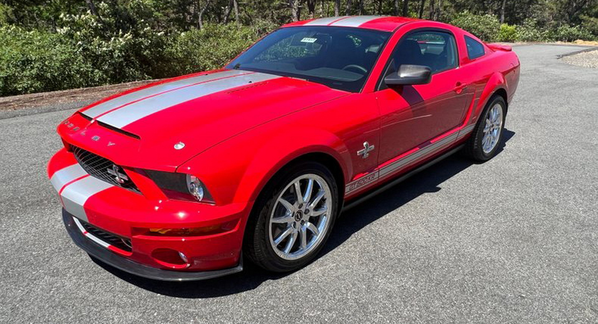 Quelqu’un a-t-il le béguin pour une toute nouvelle Ford Mustang GT500 KR 2008 ?