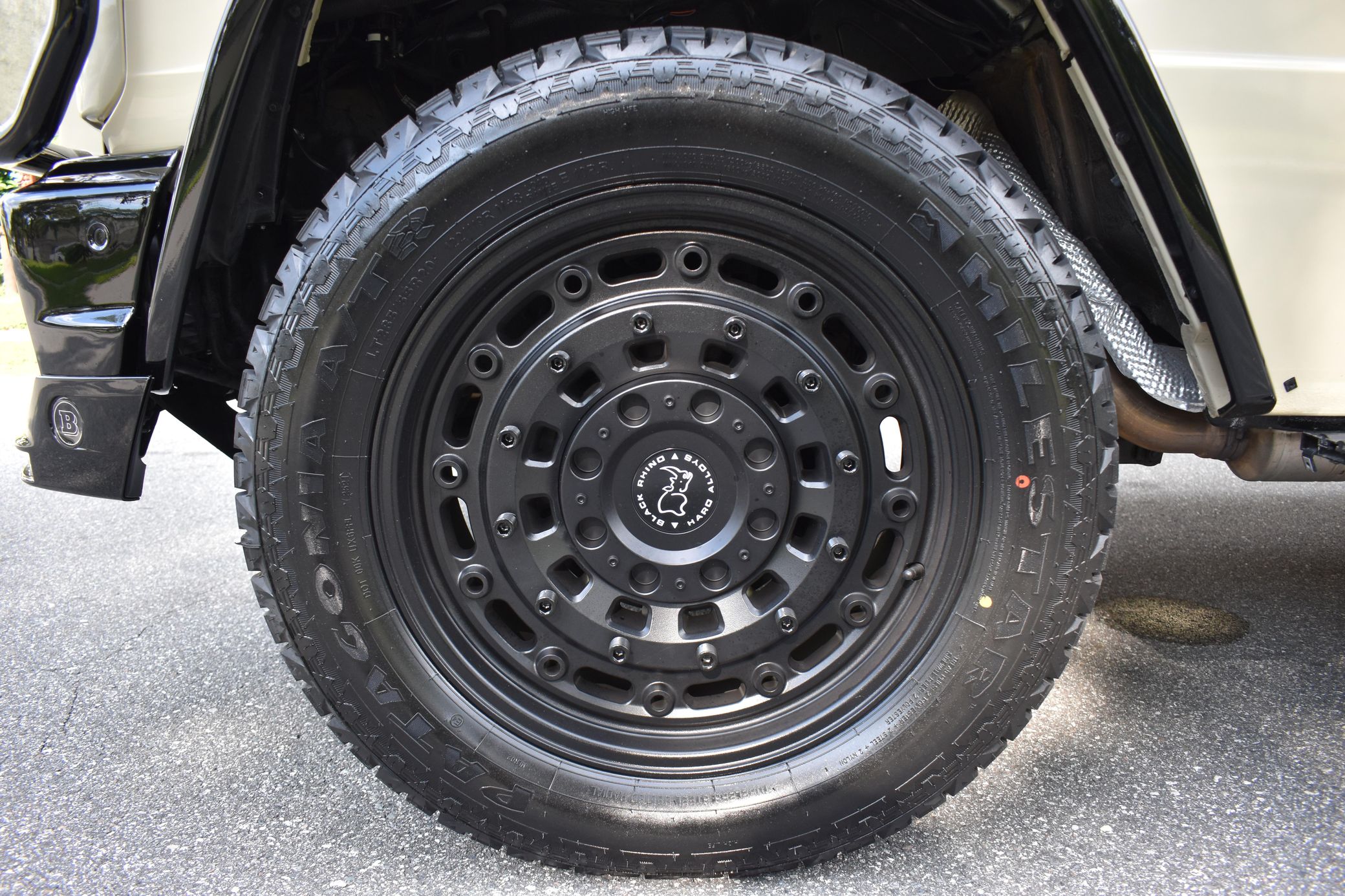 This Beige 2017 Mercedes-Benz G550 Six-Wheeler Up For Auction Is Anything But Boring