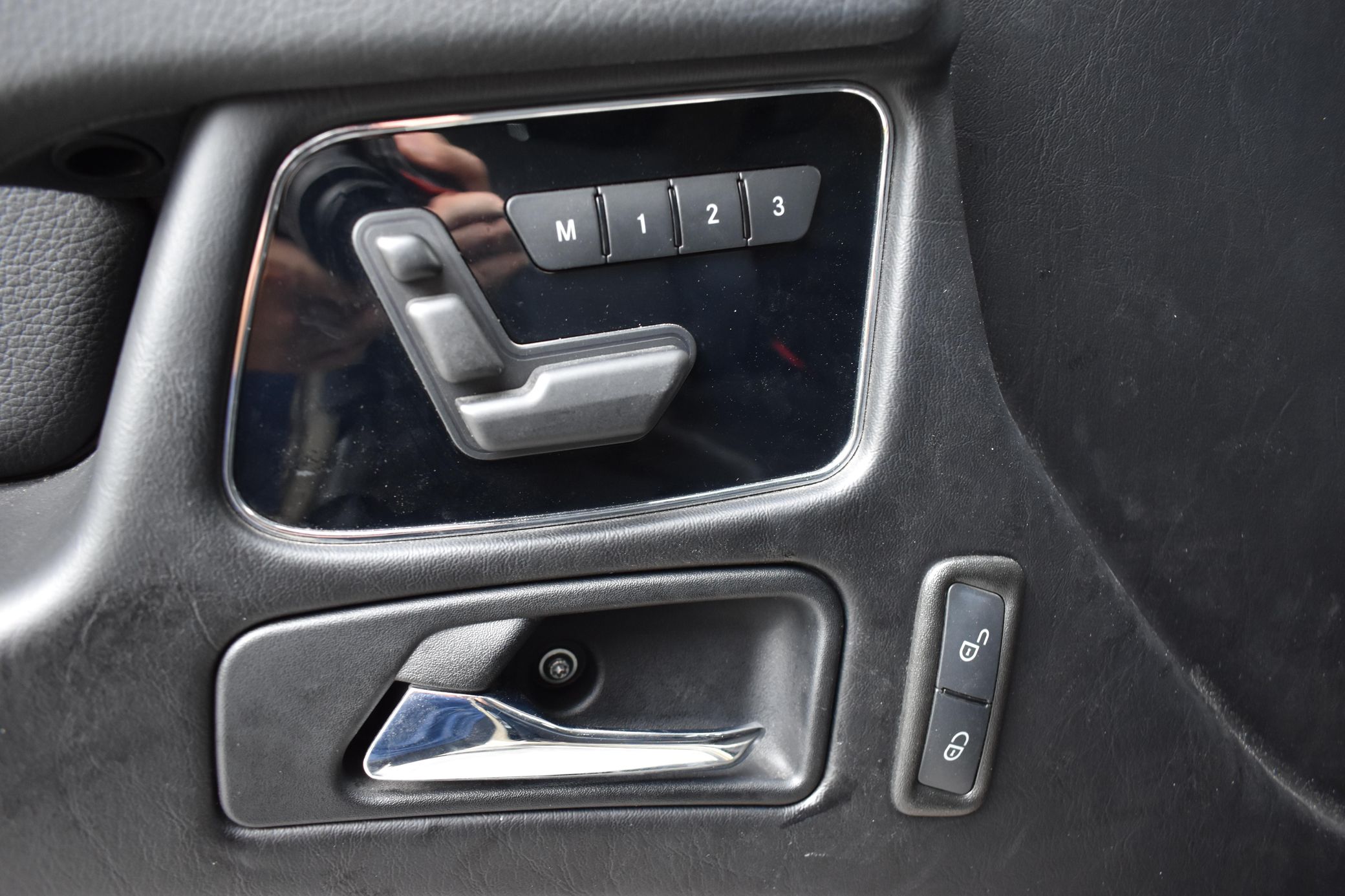 This Beige 2017 Mercedes-Benz G550 Six-Wheeler Up For Auction Is Anything But Boring