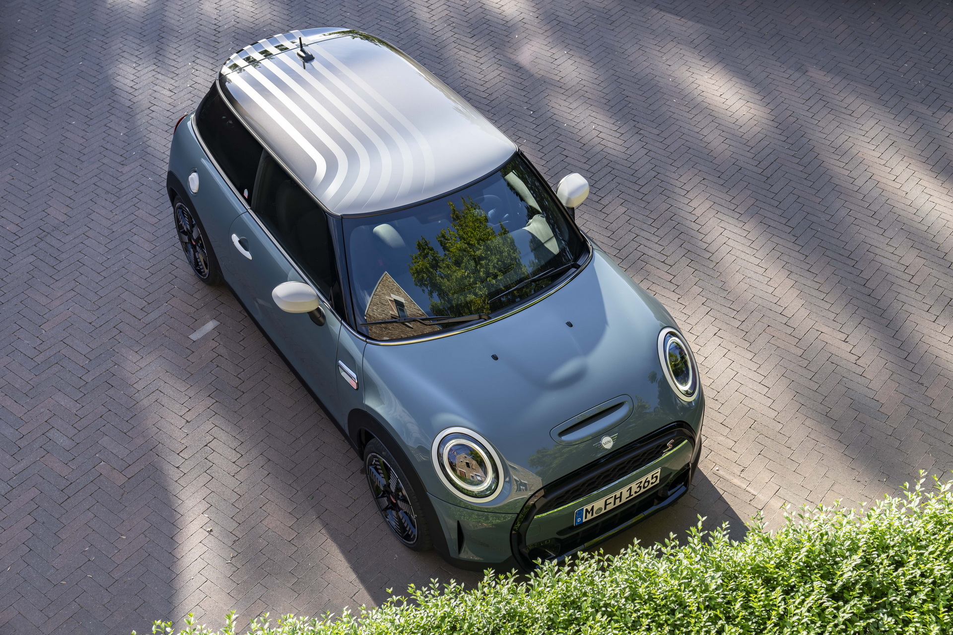 Mini Multitone Edition Brings Color Gradient To Roof Of Mini 3 Door, 5 Door, And Clubman