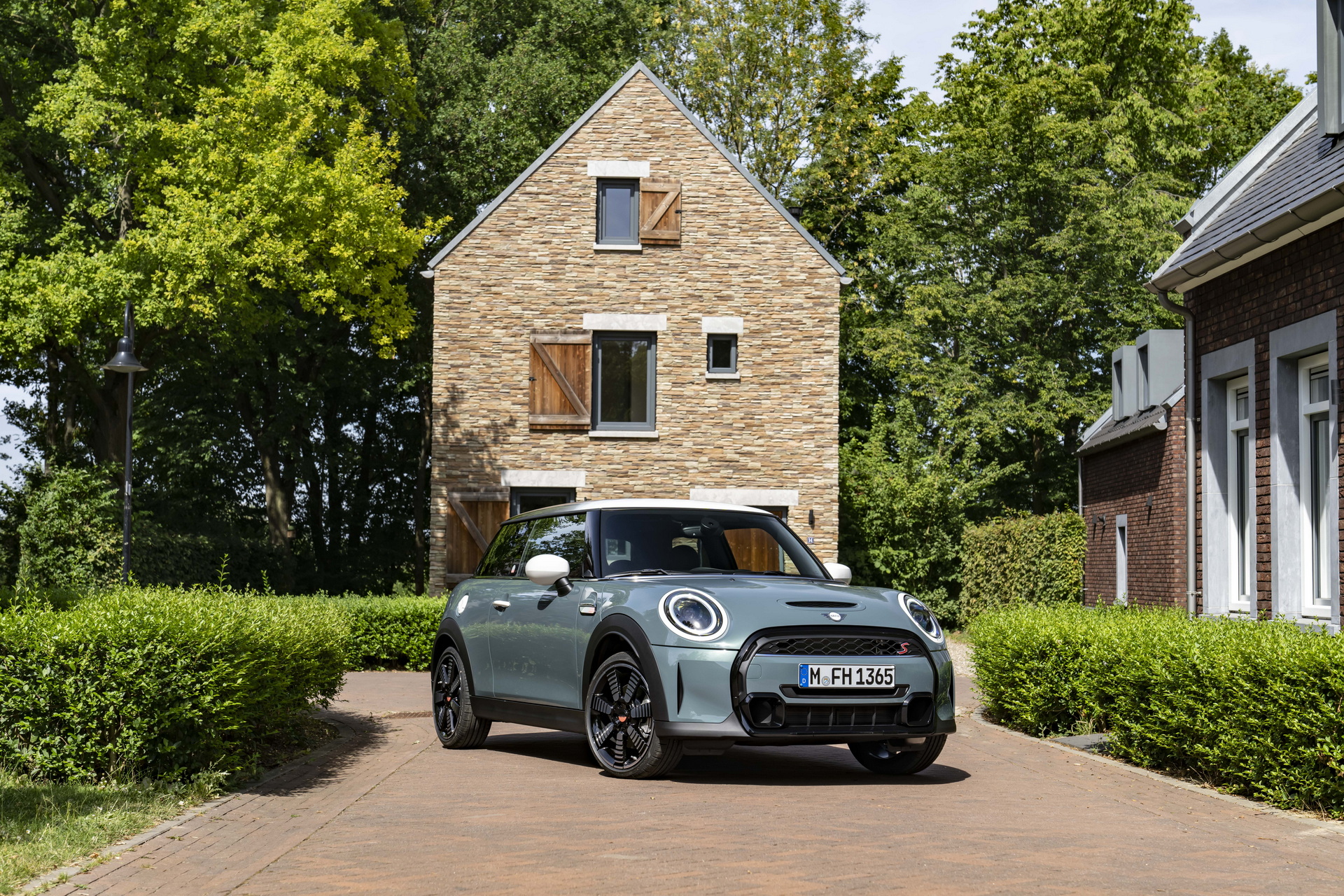 Mini Multitone Edition Brings Color Gradient To Roof Of Mini 3 Door, 5 Door, And Clubman