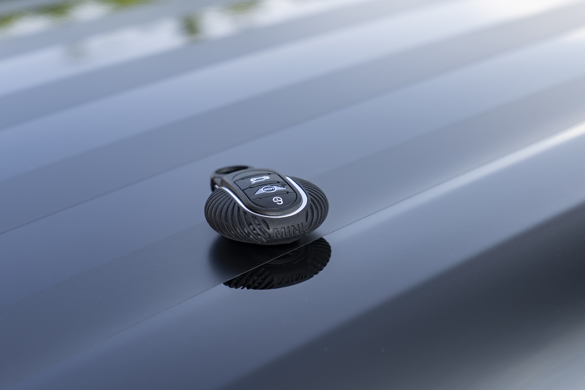 Mini Multitone Edition Brings Color Gradient To Roof Of Mini 3 Door, 5 Door, And Clubman