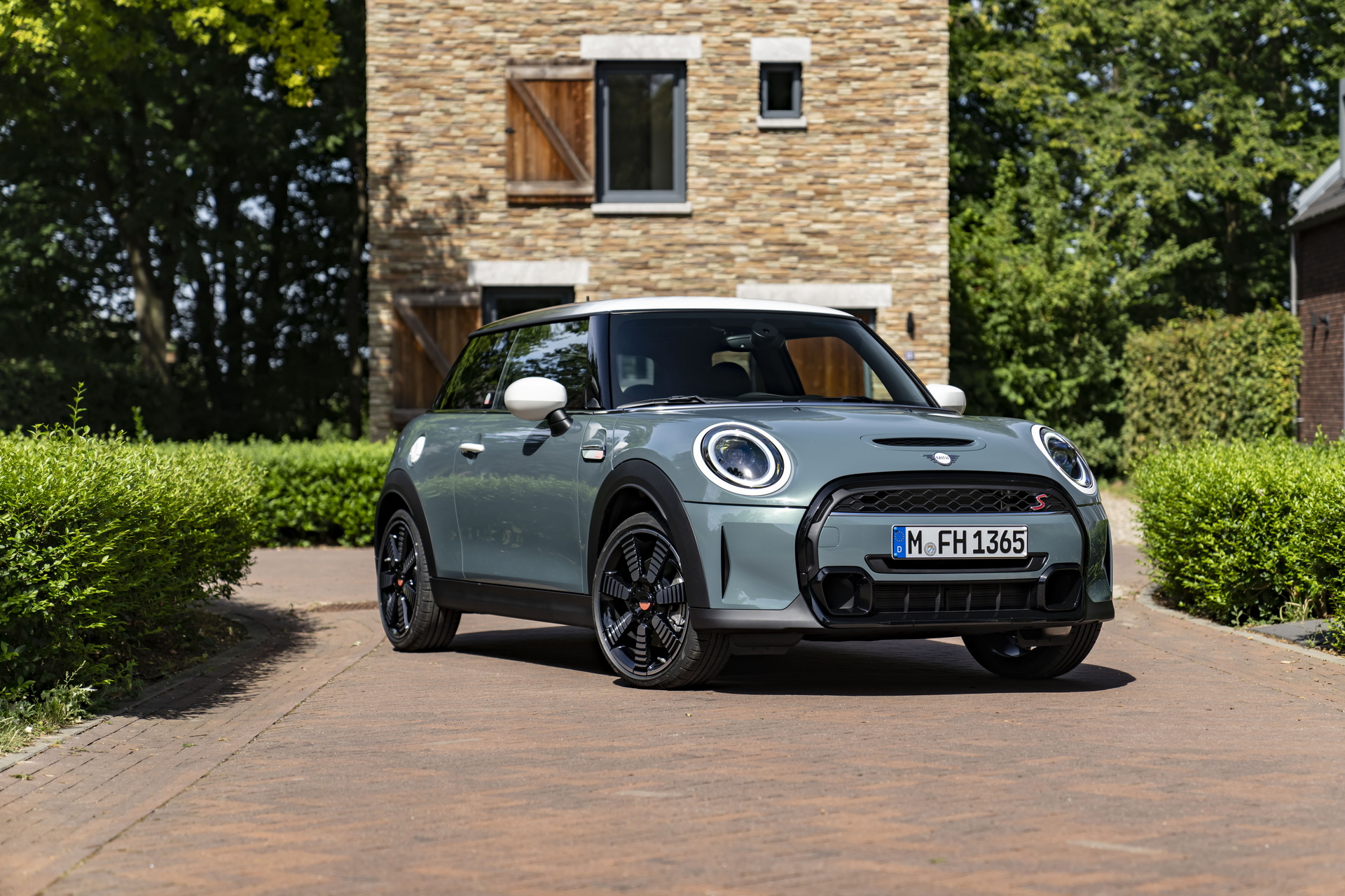 Mini Multitone Edition Brings Color Gradient To Roof Of Mini 3 Door, 5 Door, And Clubman