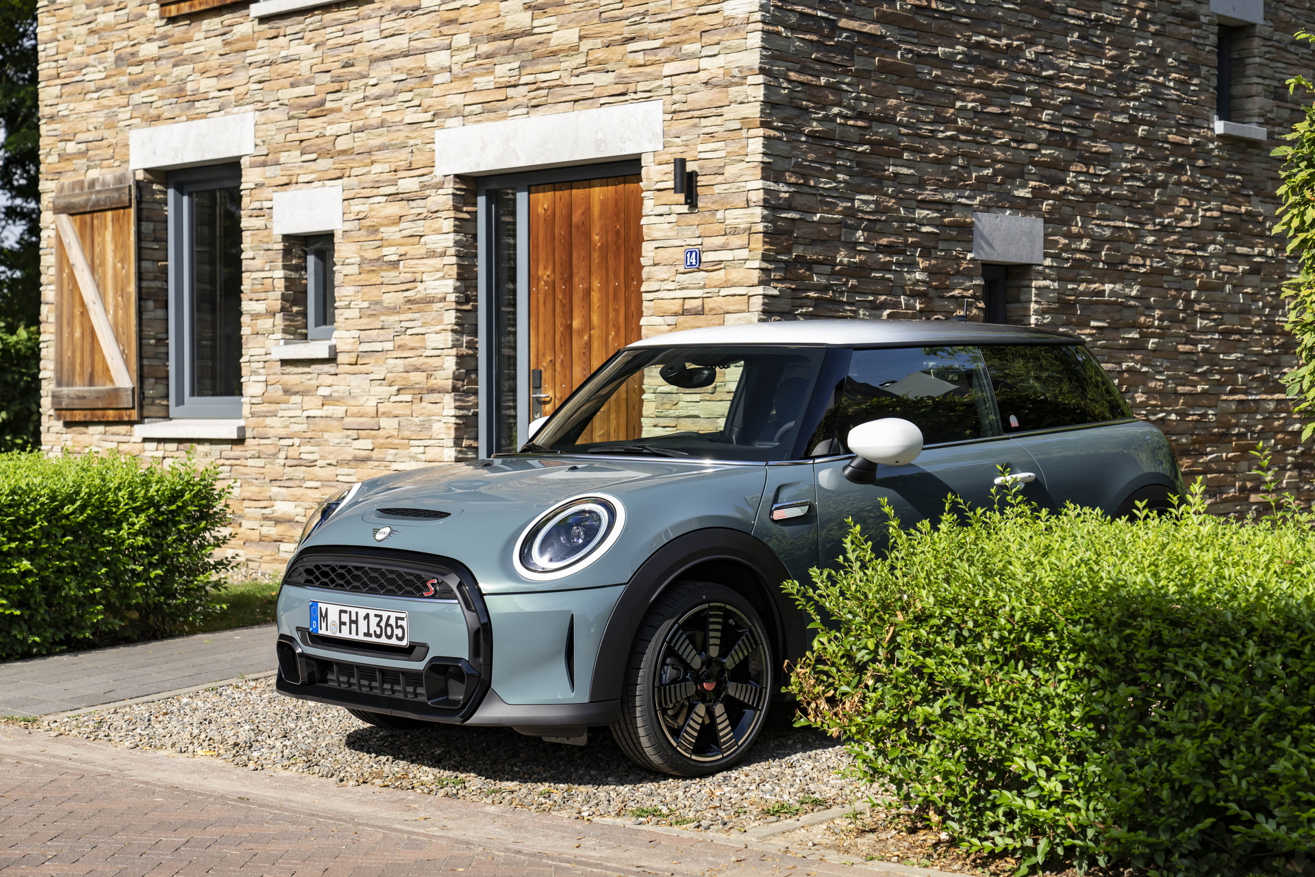 Mini Multitone Edition Brings Color Gradient To Roof Of Mini 3 Door, 5 Door, And Clubman