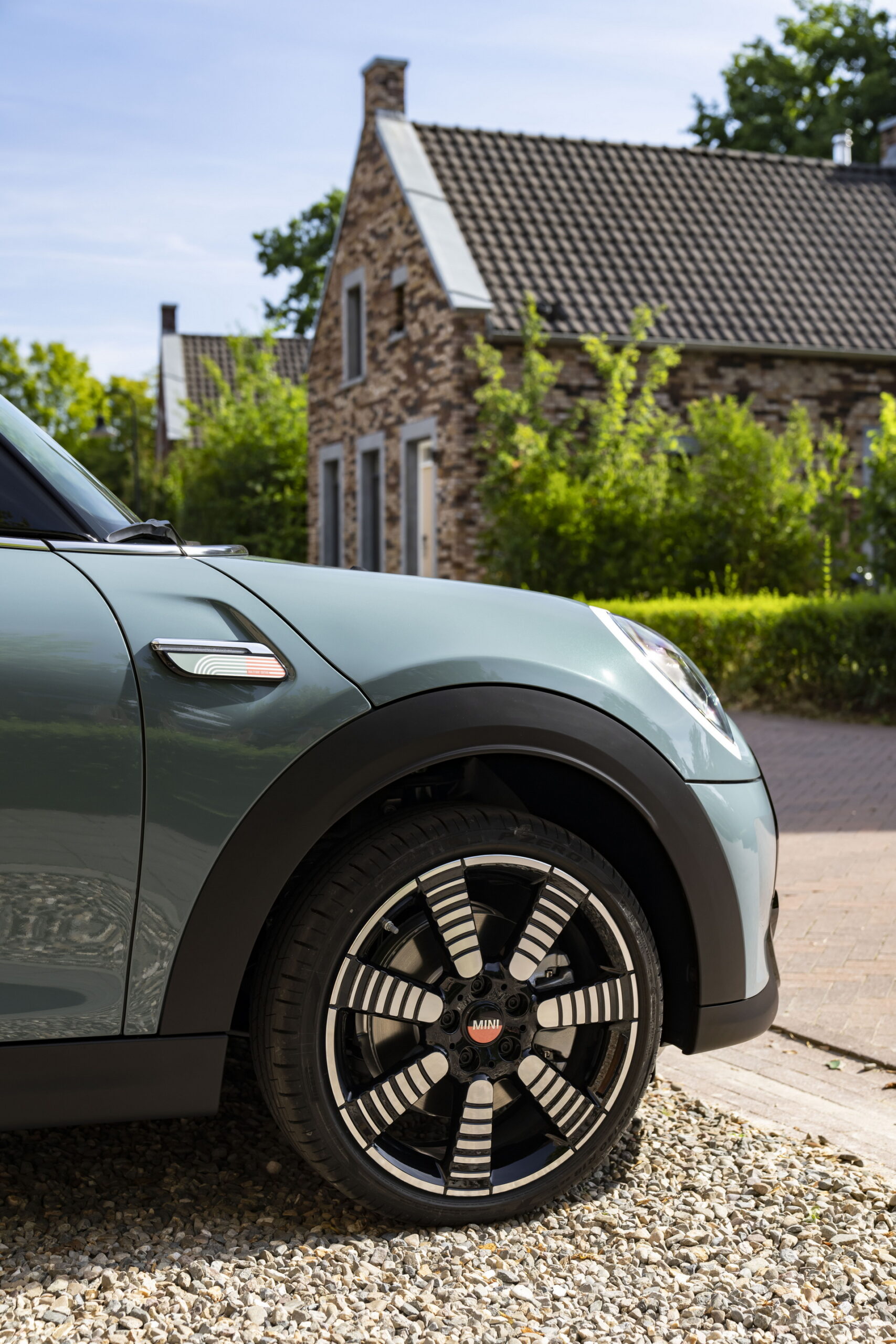 Mini Multitone Edition Brings Color Gradient To Roof Of Mini 3 Door, 5 Door, And Clubman