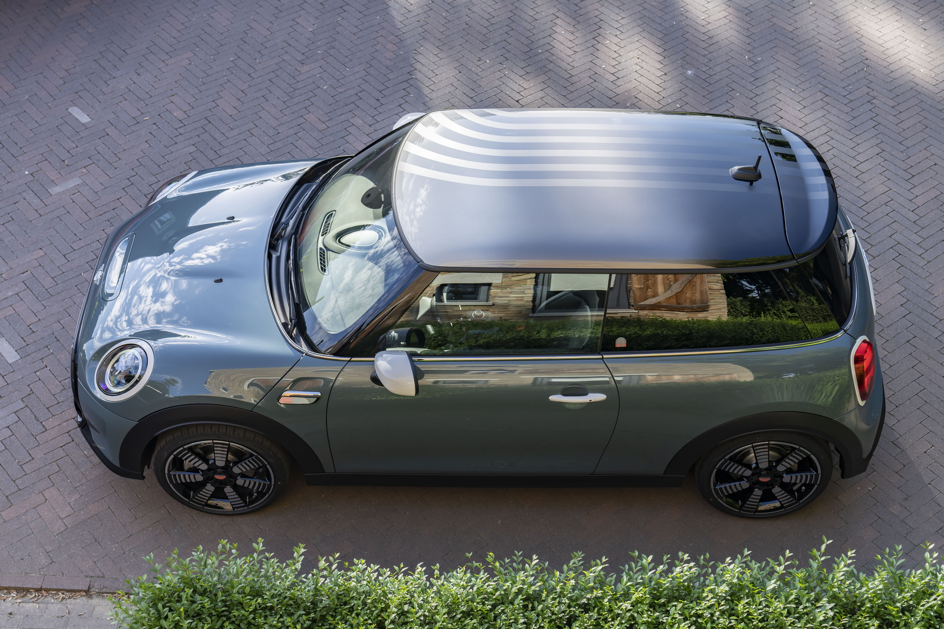 Mini Multitone Edition Brings Color Gradient To Roof Of Mini 3 Door, 5 Door, And Clubman