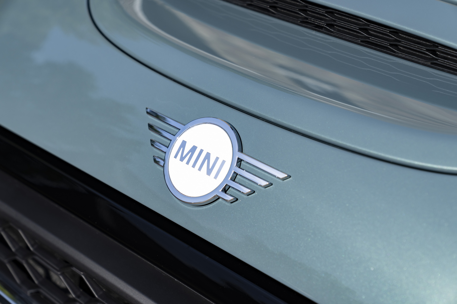 Mini Multitone Edition Brings Color Gradient To Roof Of Mini 3 Door, 5 Door, And Clubman