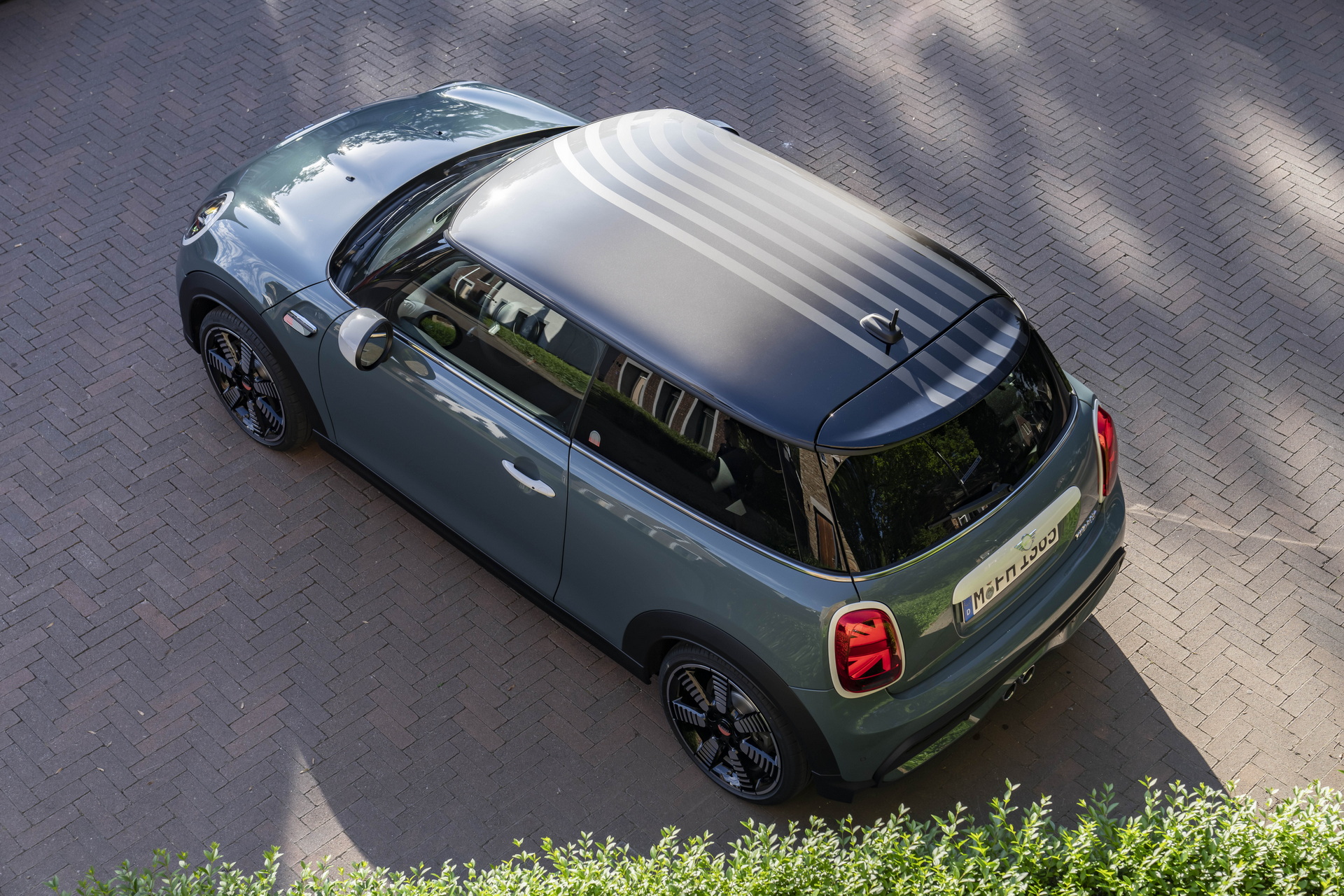 Mini Multitone Edition Brings Color Gradient To Roof Of Mini 3 Door, 5 Door, And Clubman