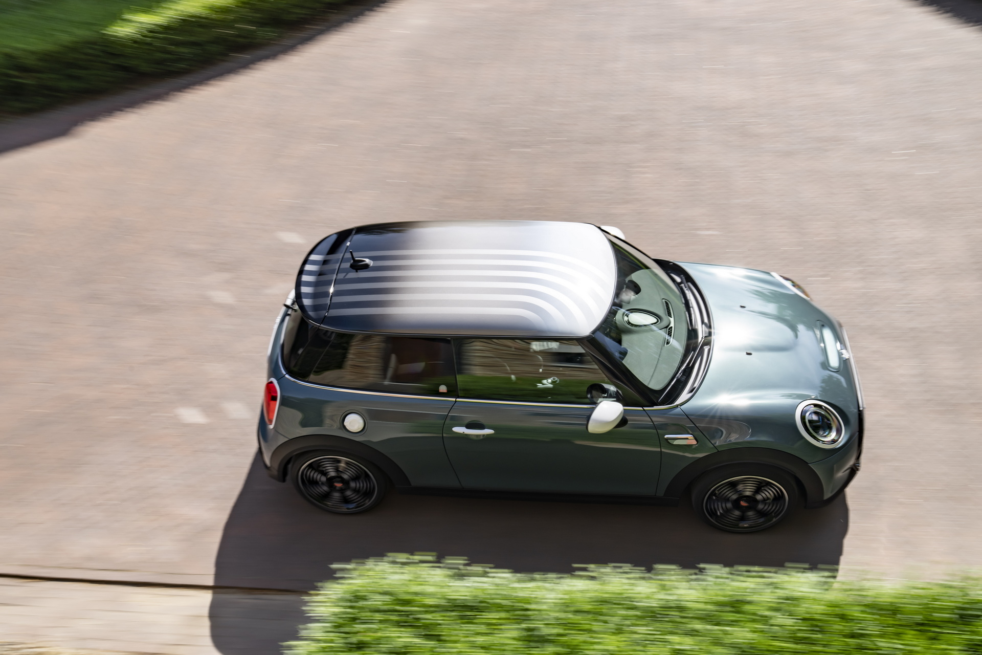 Mini Multitone Edition Brings Color Gradient To Roof Of Mini 3 Door, 5 Door, And Clubman