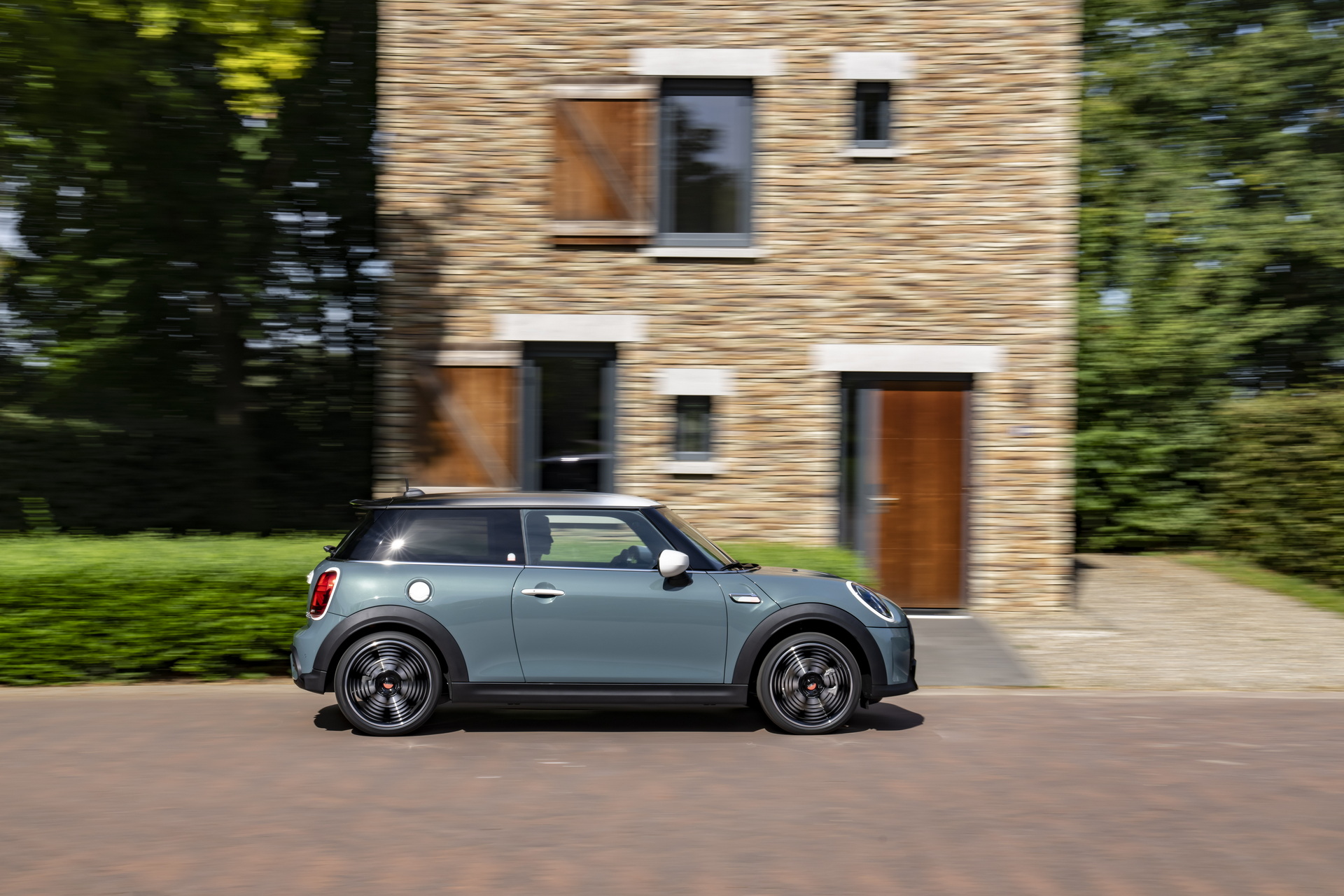 Mini Multitone Edition Brings Color Gradient To Roof Of Mini 3 Door, 5 Door, And Clubman