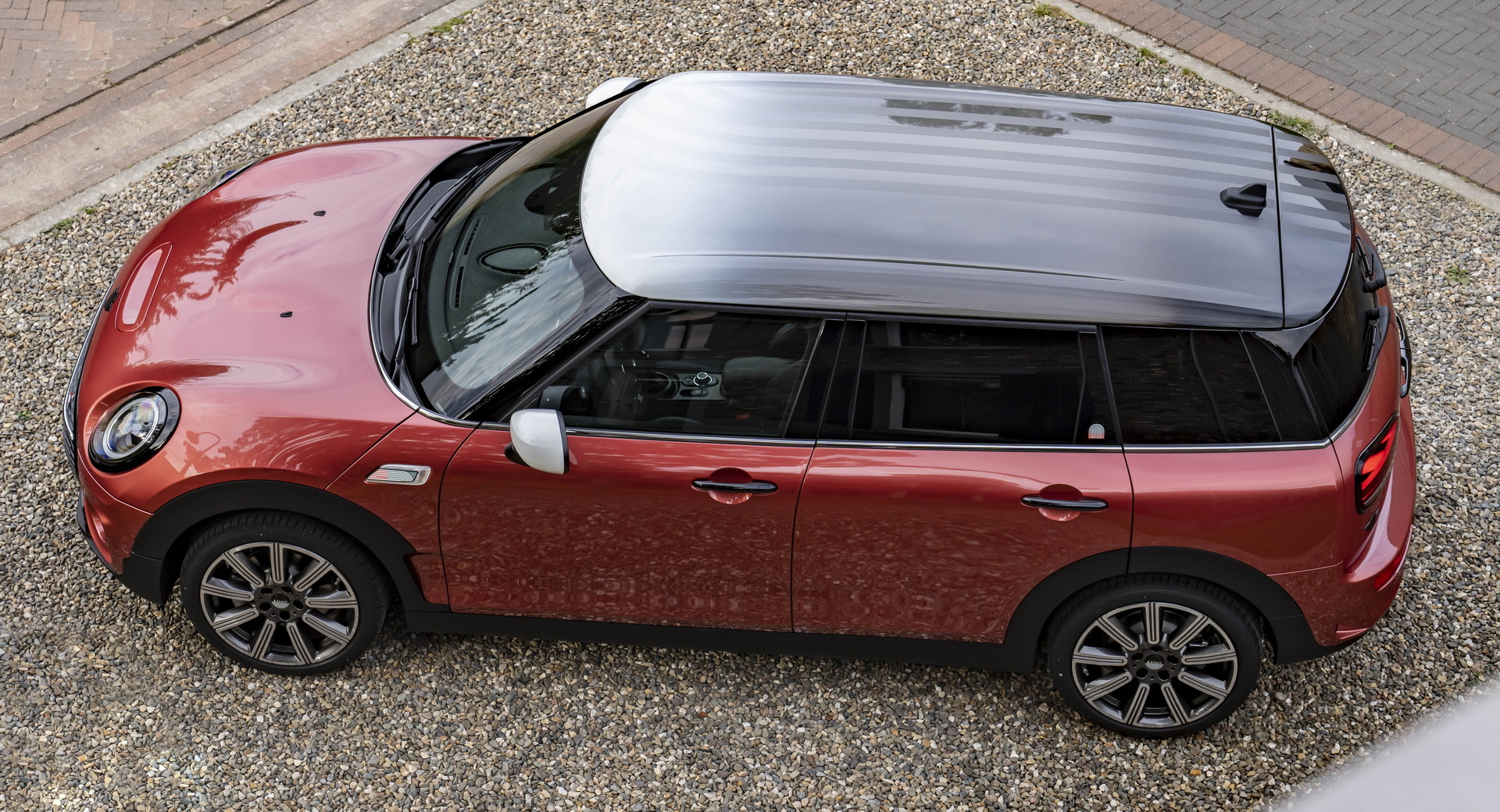 L’édition Mini Multitone apporte un dégradé de couleurs au toit des Mini 3 portes, 5 portes et Clubman