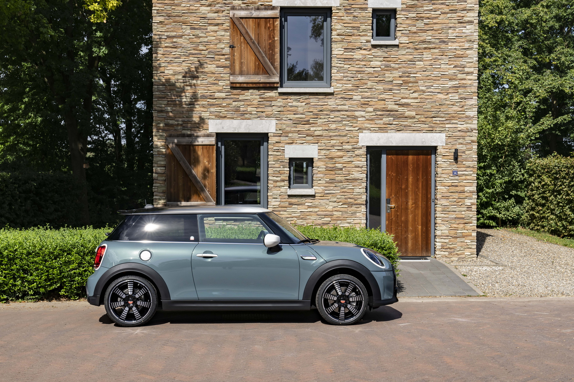Mini Multitone Edition Brings Color Gradient To Roof Of Mini 3 Door, 5 Door, And Clubman