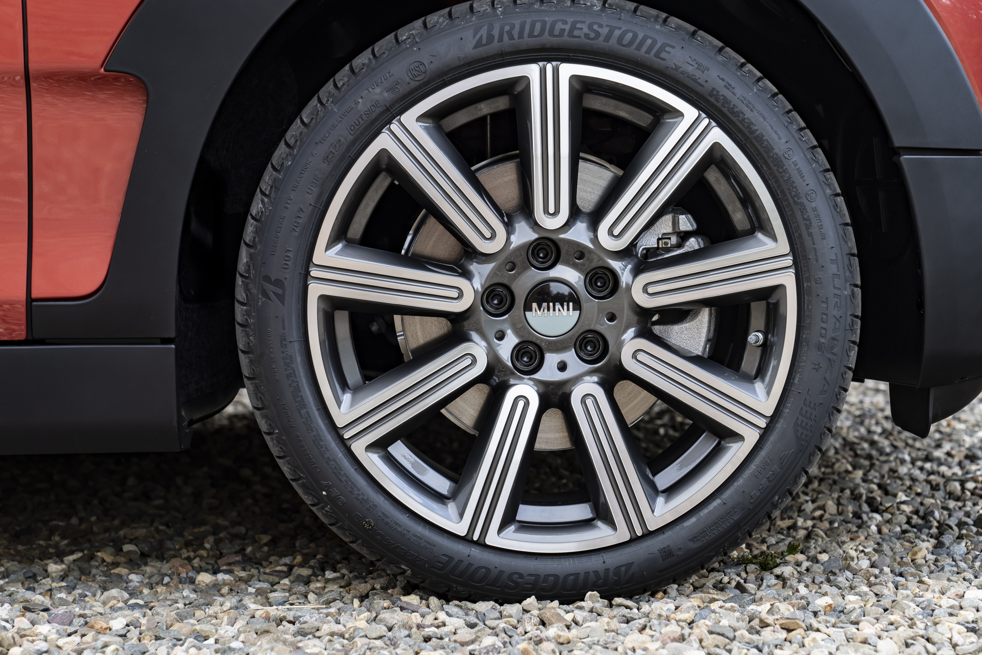 Mini Multitone Edition Brings Color Gradient To Roof Of Mini 3 Door, 5 Door, And Clubman