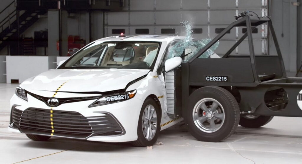  Only One Mid-Size Car Got A Good Score In New IIHS T-Bone Test Simulating Crash With SUV