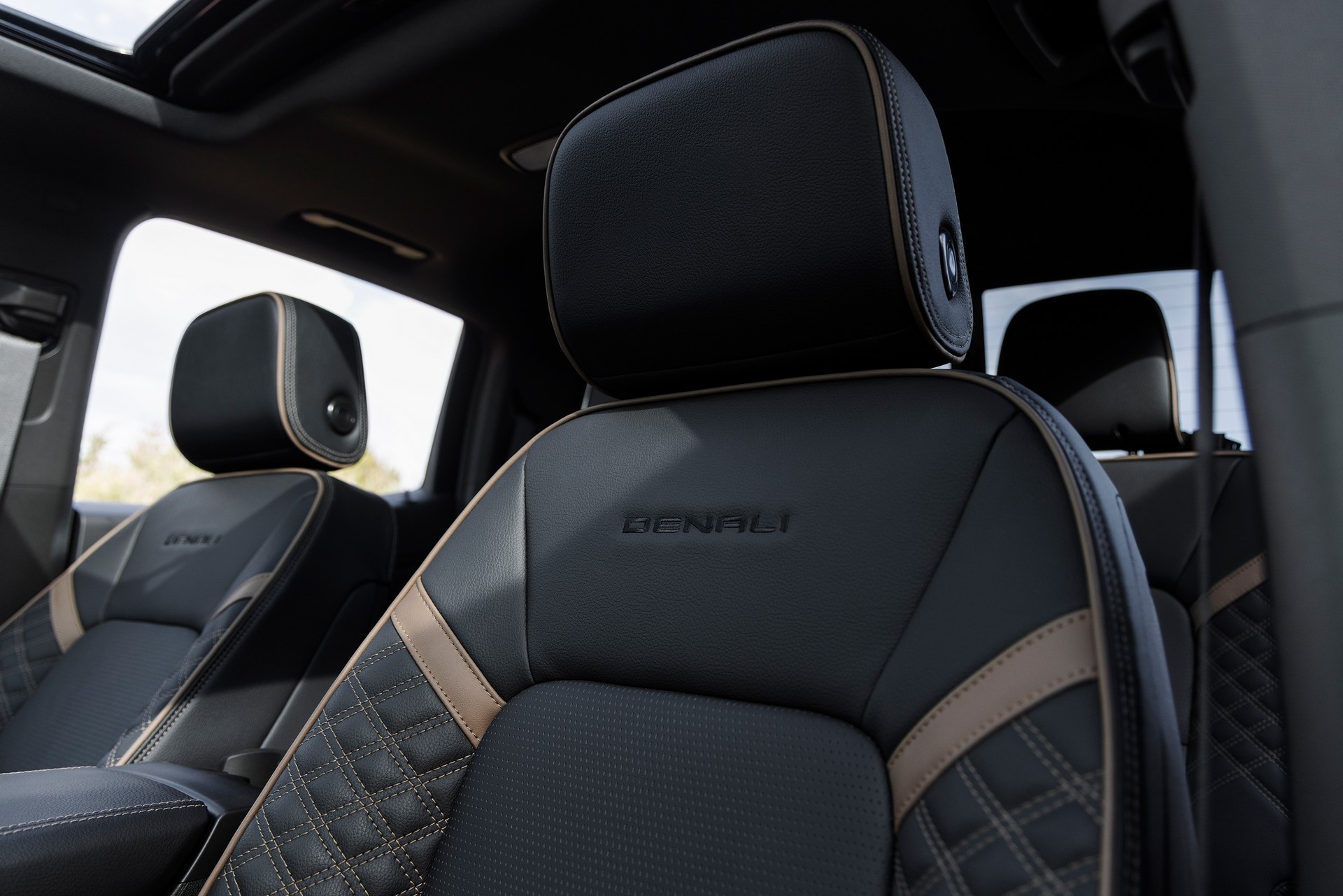 2023 GMC Canyon Combines Luxury And Off-Road Prowess With 310 HP Turbo Engine