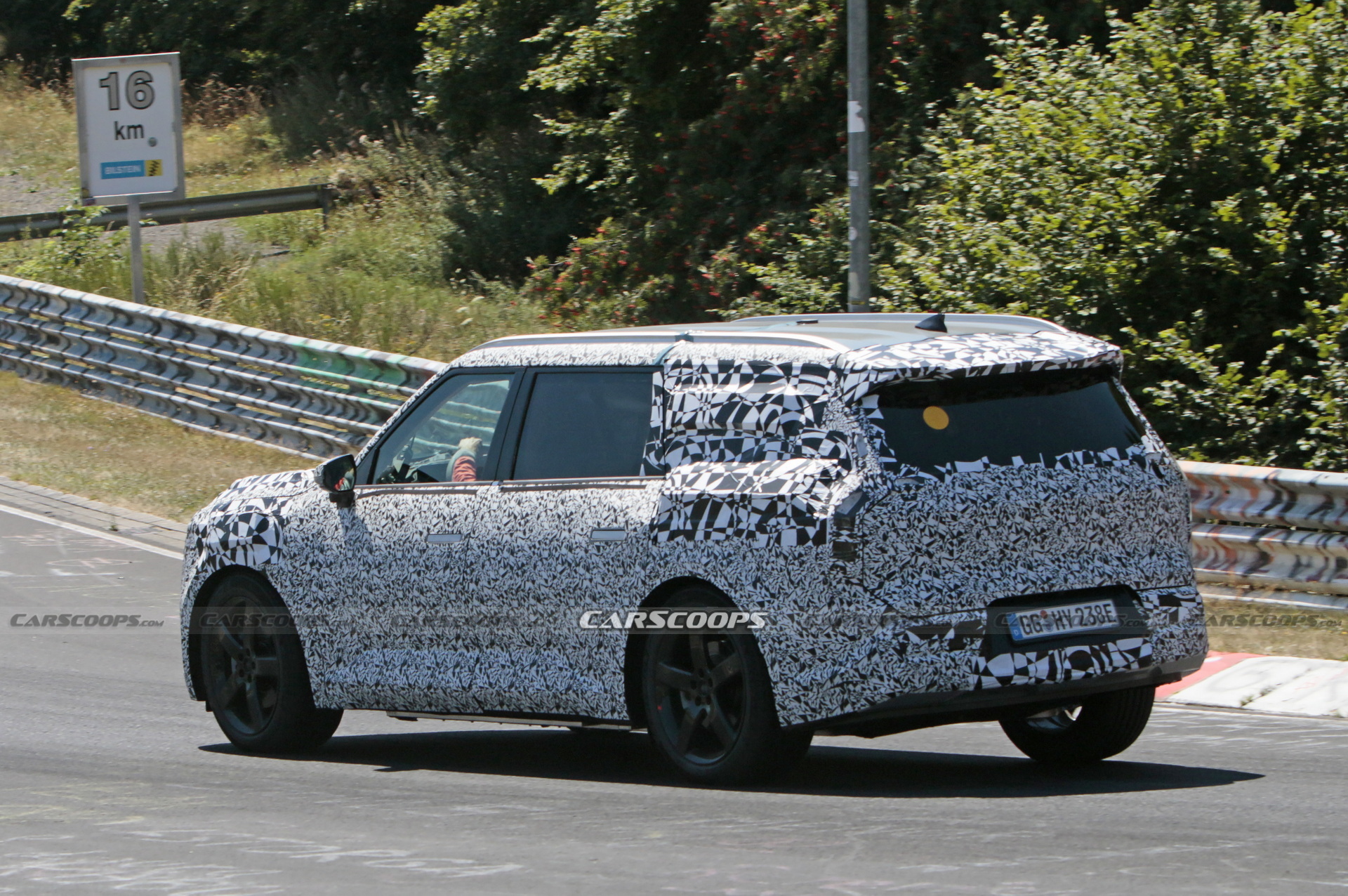 Here’s Our Best Look Yet At The 2024 Kia EV9 Electric Large SUV