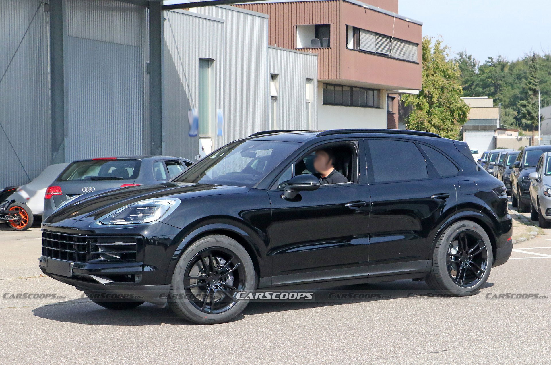Facelifted Porsche Cayenne Ditches Nearly All Disguise As A Debut Seems Imminent