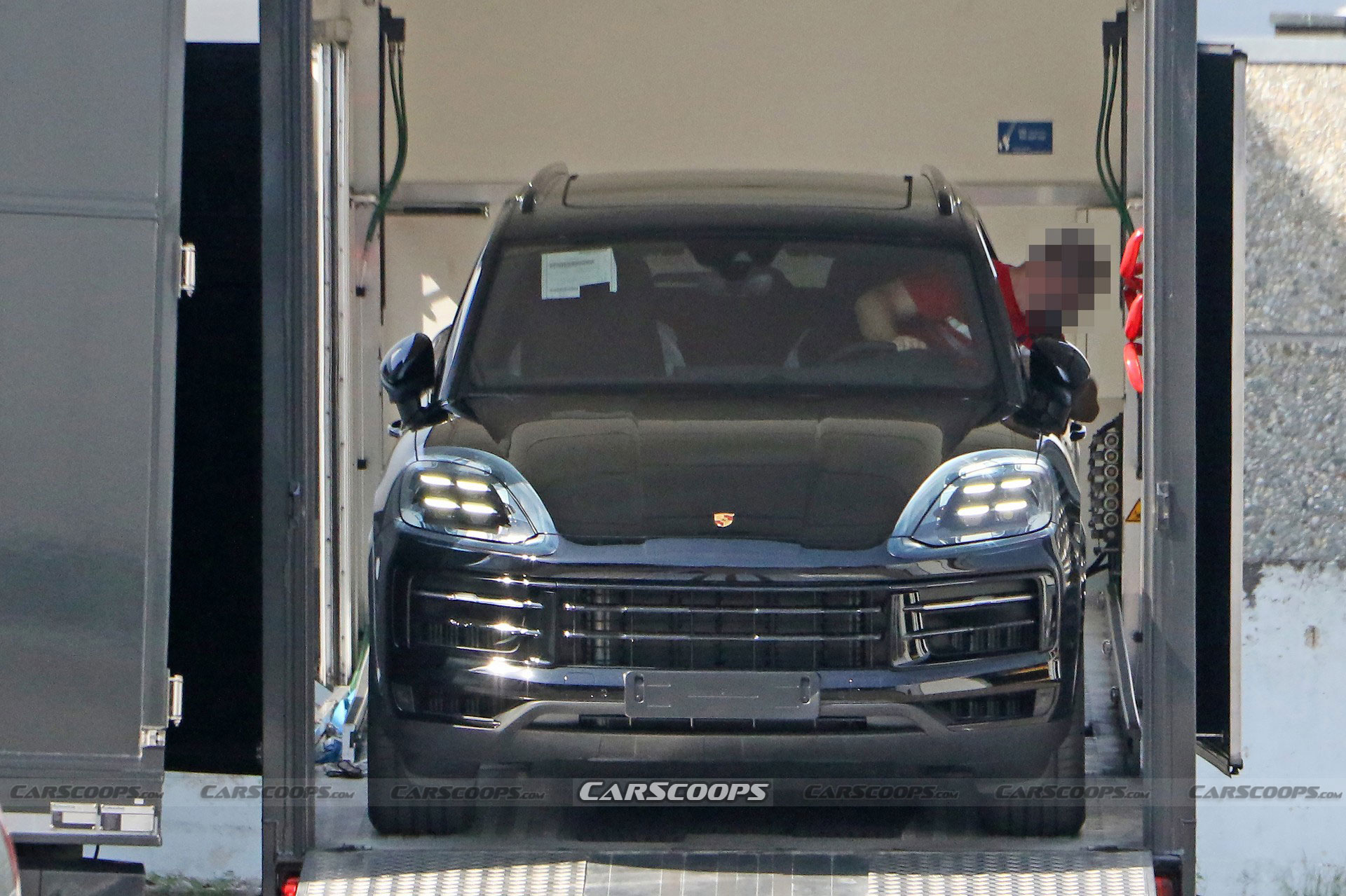 Facelifted Porsche Cayenne Ditches Nearly All Disguise As A Debut Seems Imminent