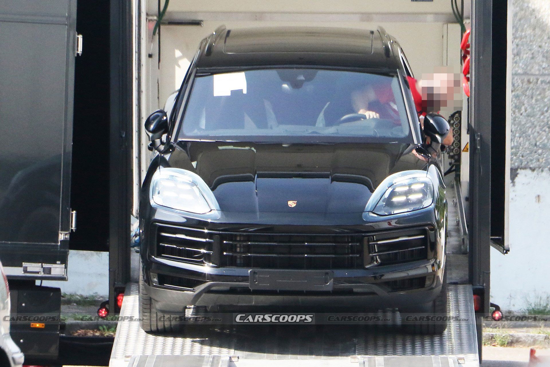 Facelifted Porsche Cayenne Ditches Nearly All Disguise As A Debut Seems Imminent
