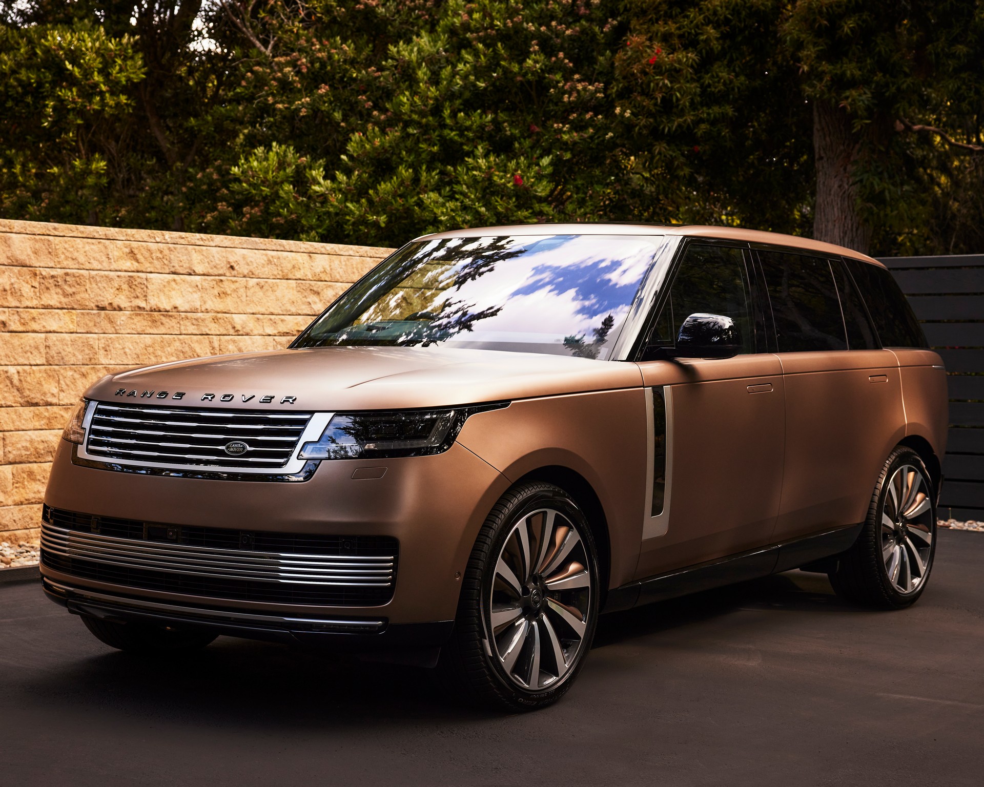 2023 Range Rover SV Carmel Edition Is A $345,000 Ultra-Exclusive, Ultra-Luxury SUV