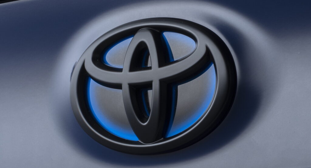  Toyota Profits Plunge 42% As A Result Of Rising Costs, Supply Chain Problems