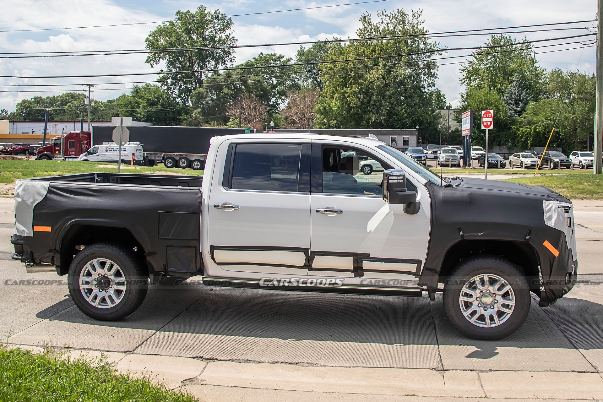2024 Chevrolet Silverado HD Scooped Both Inside And Out