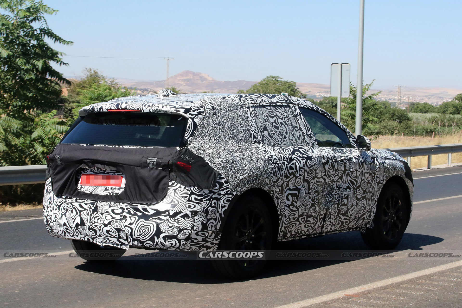 Ford Fusion Active Spied In Europe With Two Slightly Different Designs