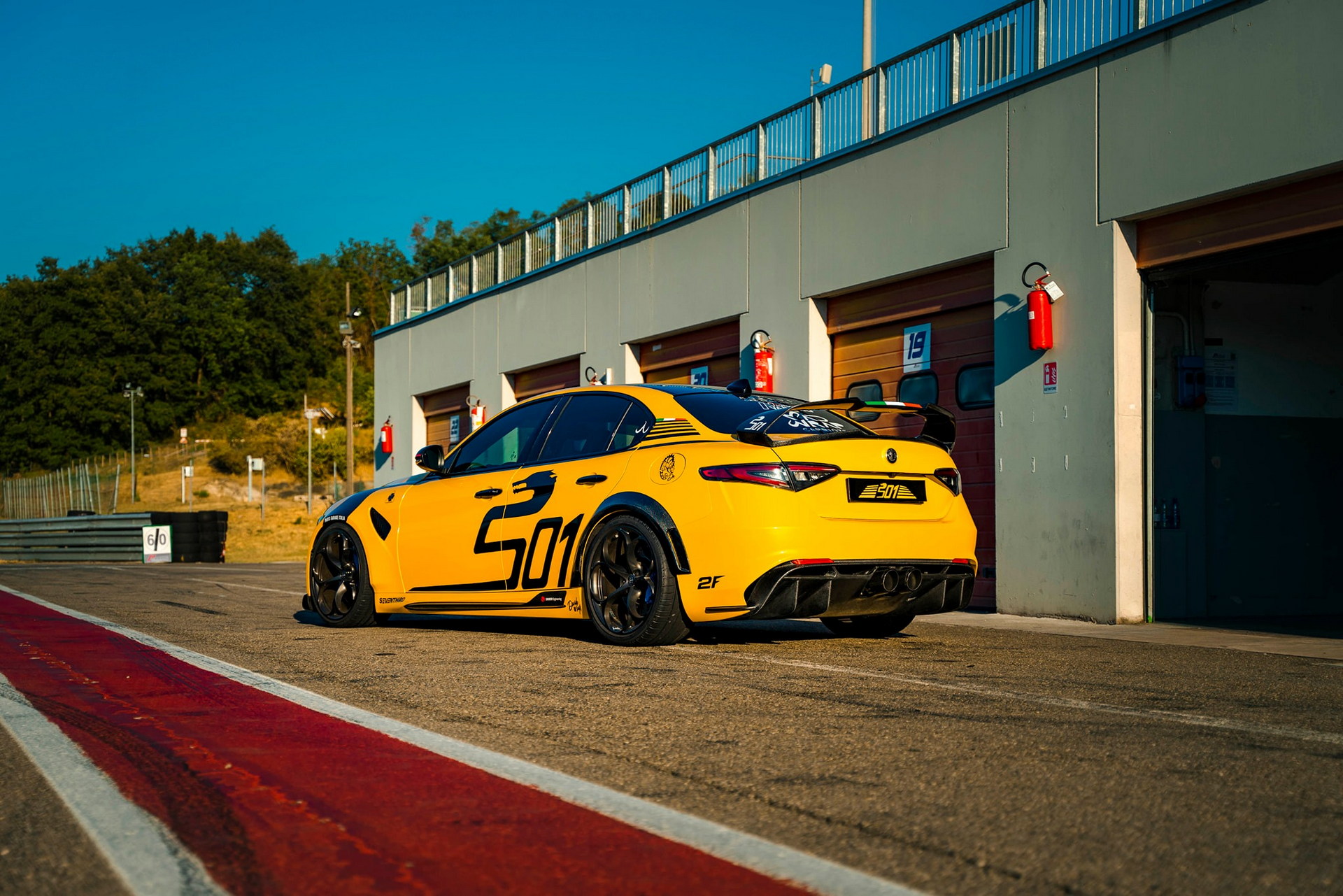 This Alfa Romeo Giulia GTAm Replica Bodykit Looks Quite Convincing