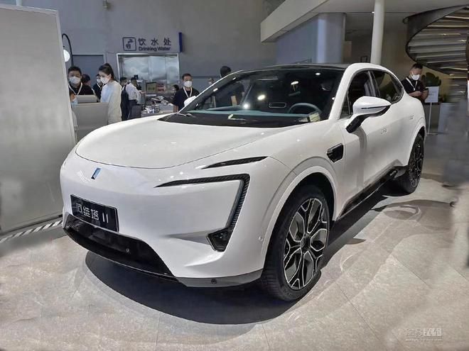 Avatr 11 Launches In China With 578 HP And Up To 422 Miles Of Range