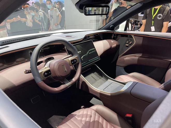 Avatr 11 Launches In China With 578 HP And Up To 422 Miles Of Range