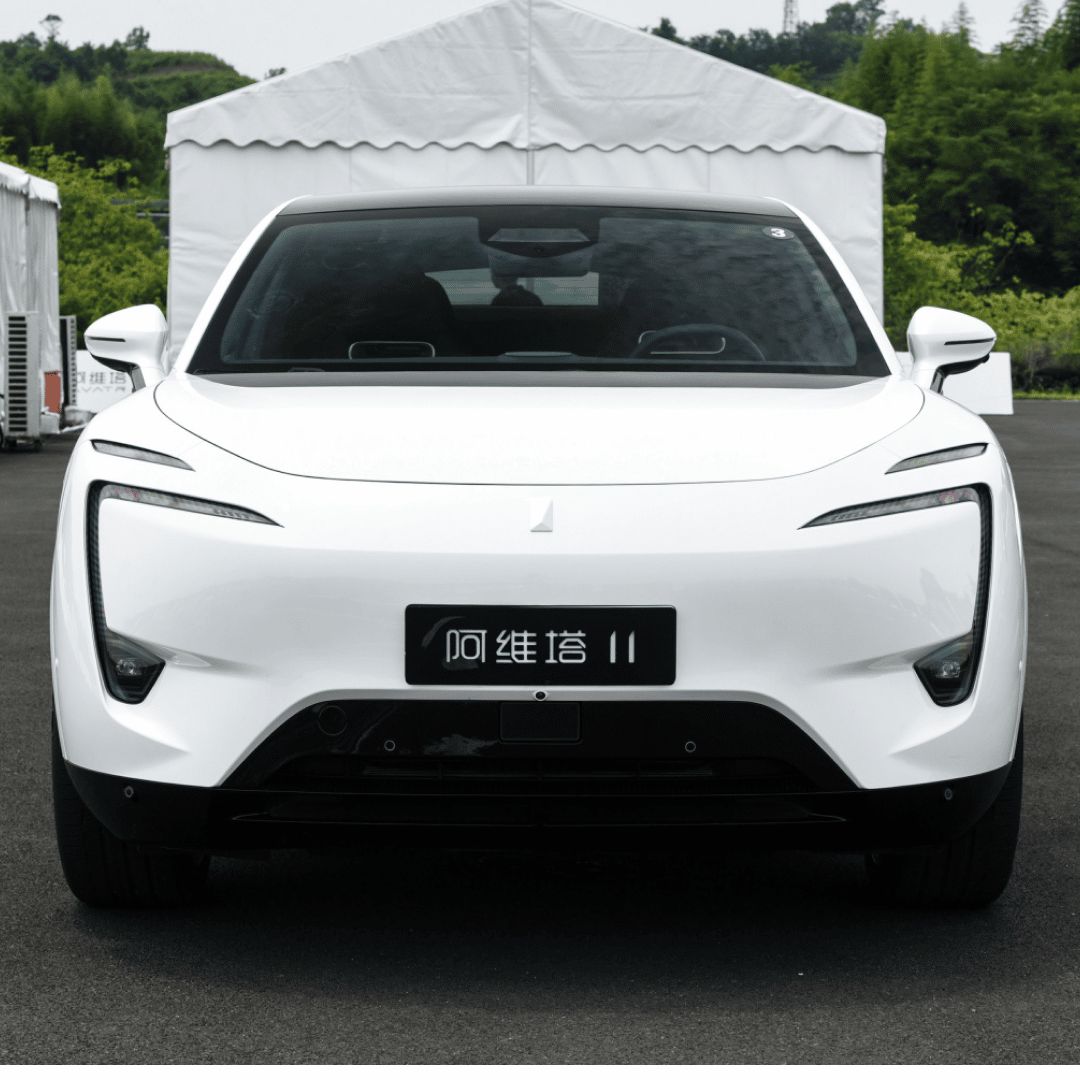 Avatr 11 Launches In China With 578 HP And Up To 422 Miles Of Range