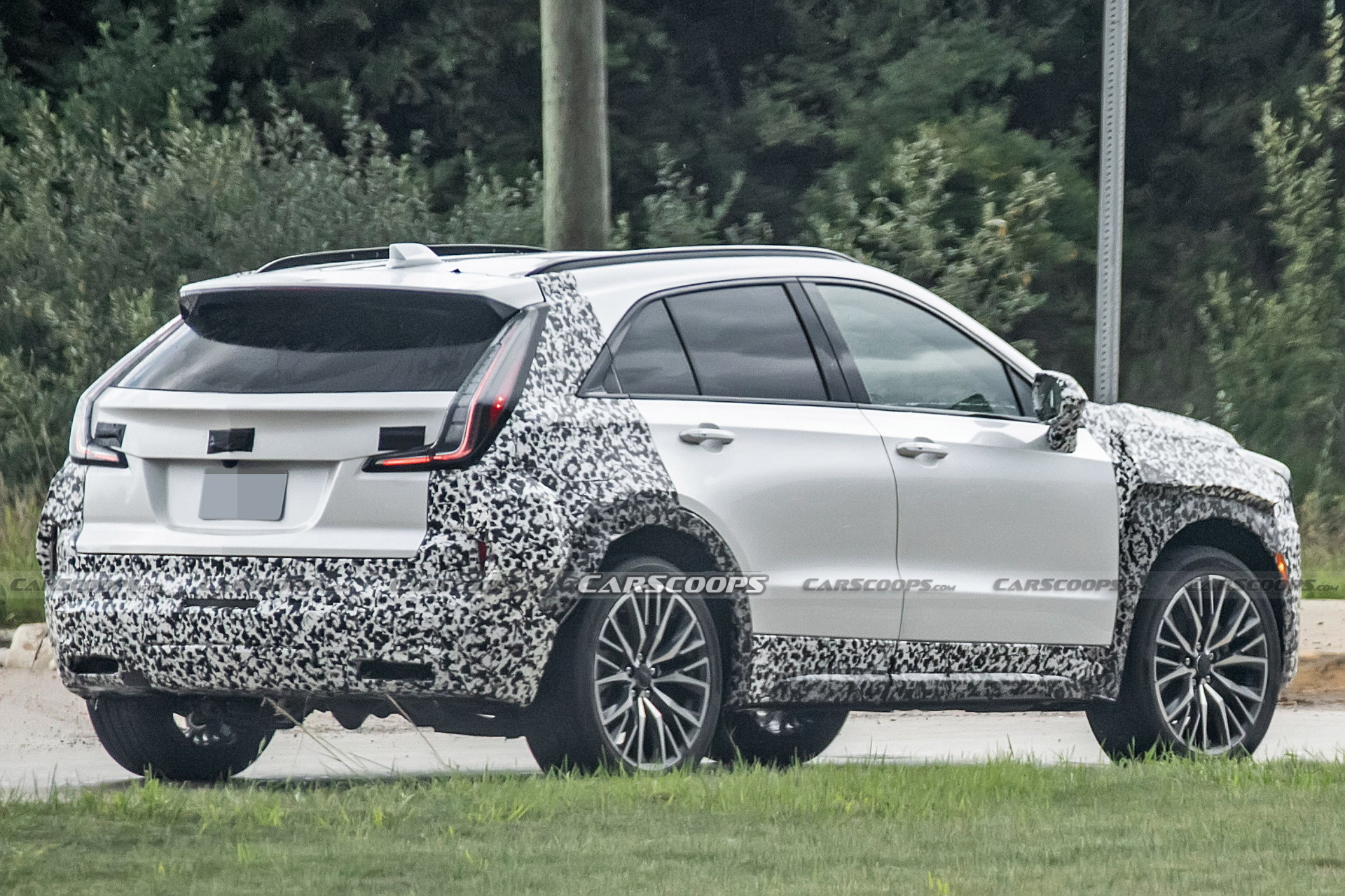 2024 Cadillac XT4 Facelift Shows Its Fancy LED Headlights