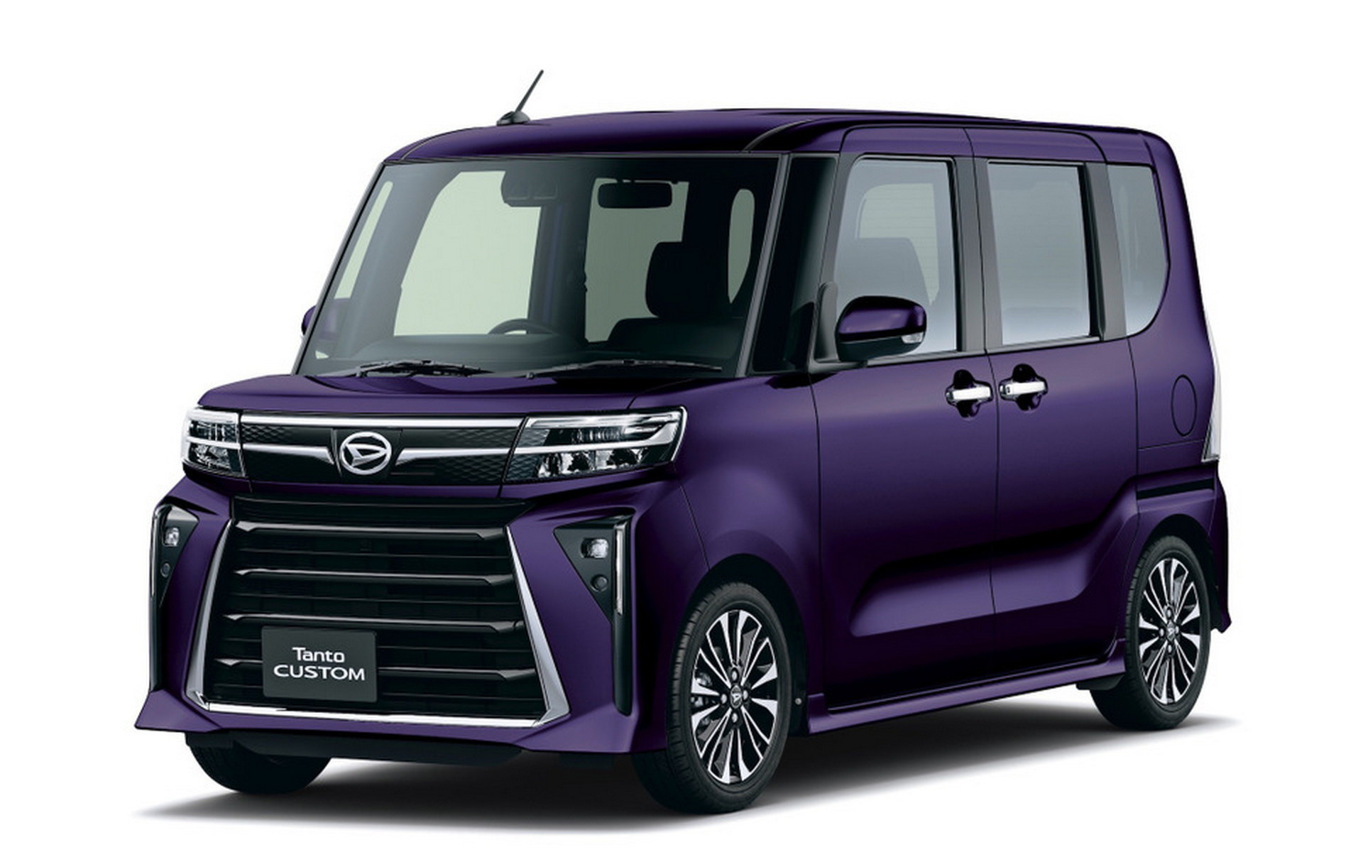 Daihatsu Tanto FunCross Is An Adventurous Kei Car For The Urban Jungle