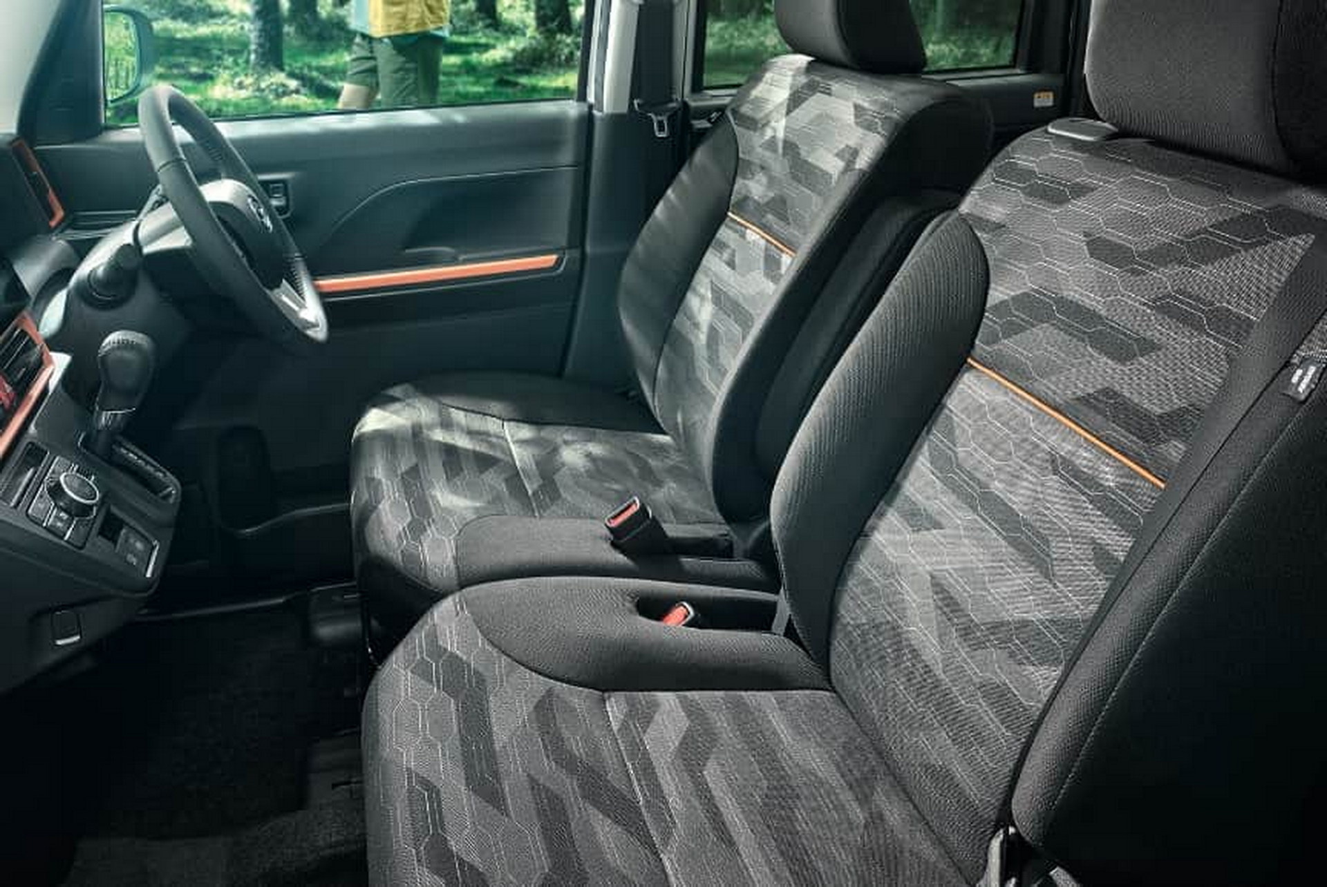 Daihatsu Tanto FunCross Is An Adventurous Kei Car For The Urban Jungle