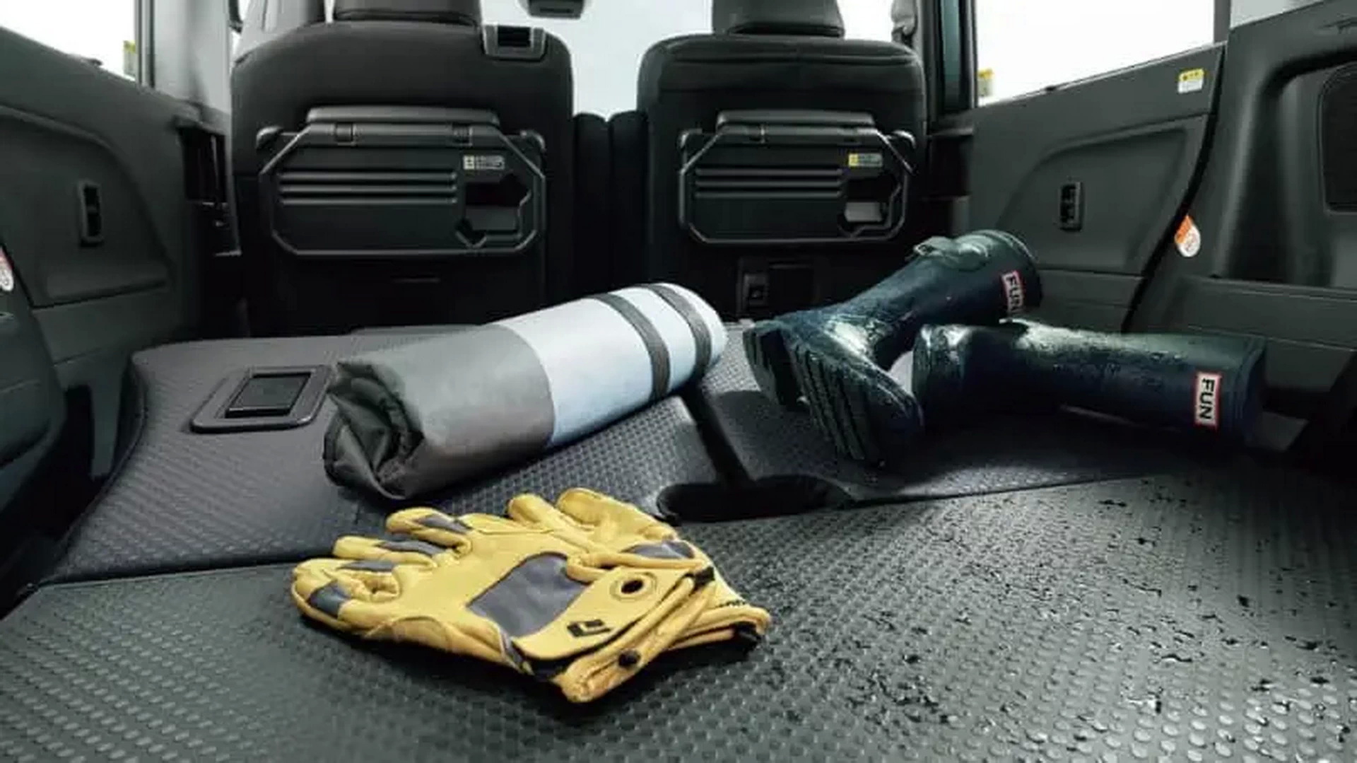 Daihatsu Tanto FunCross Is An Adventurous Kei Car For The Urban Jungle