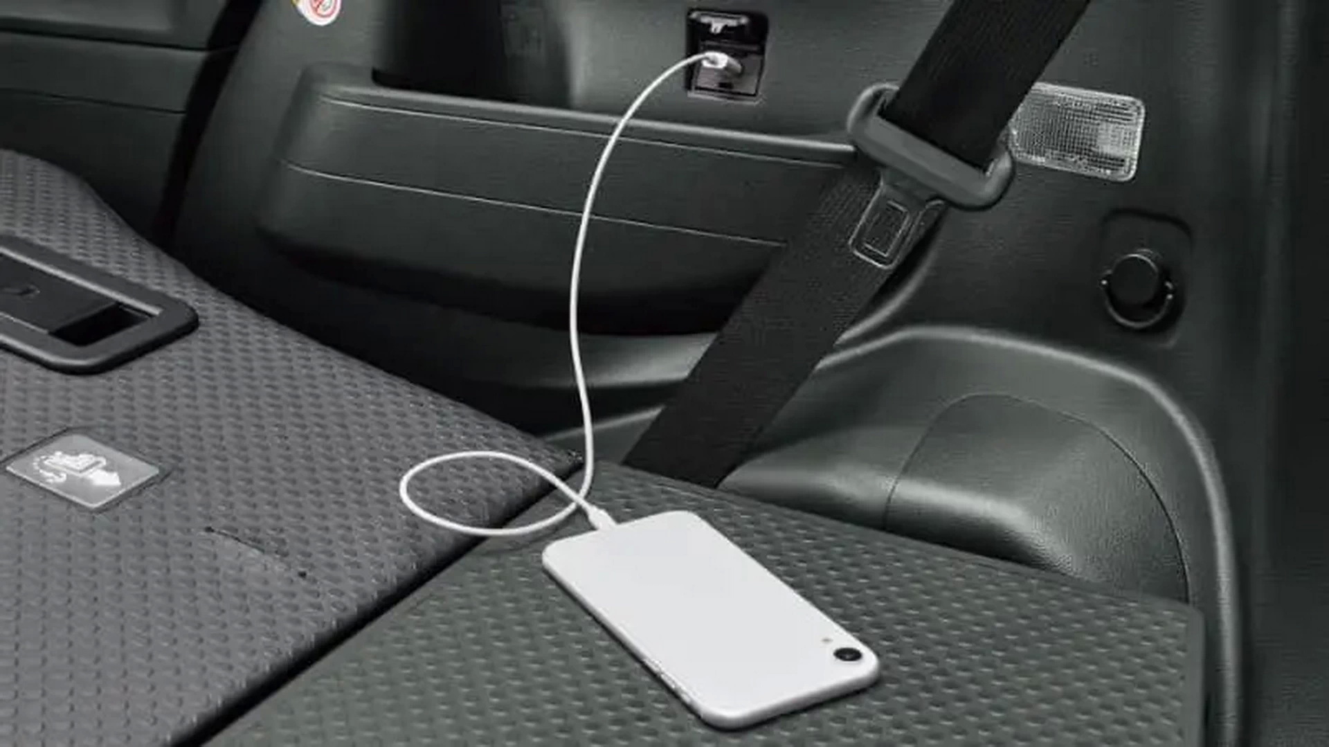 Daihatsu Tanto FunCross Is An Adventurous Kei Car For The Urban Jungle