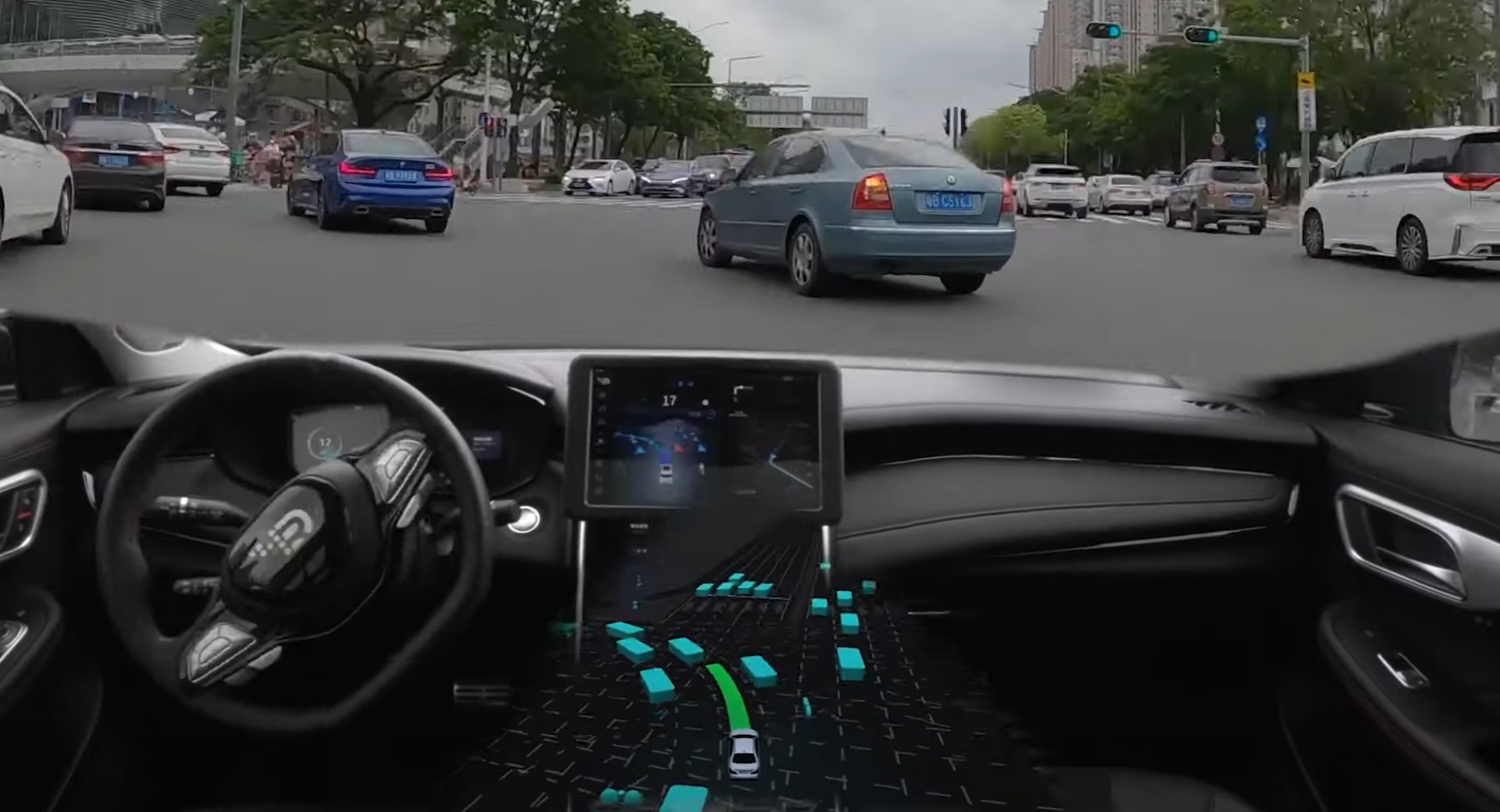 Watch DeepRoute.ai’s Driverless SUV Successfully Navigate Through The Traffic Chaos Of Shenzhen In China
